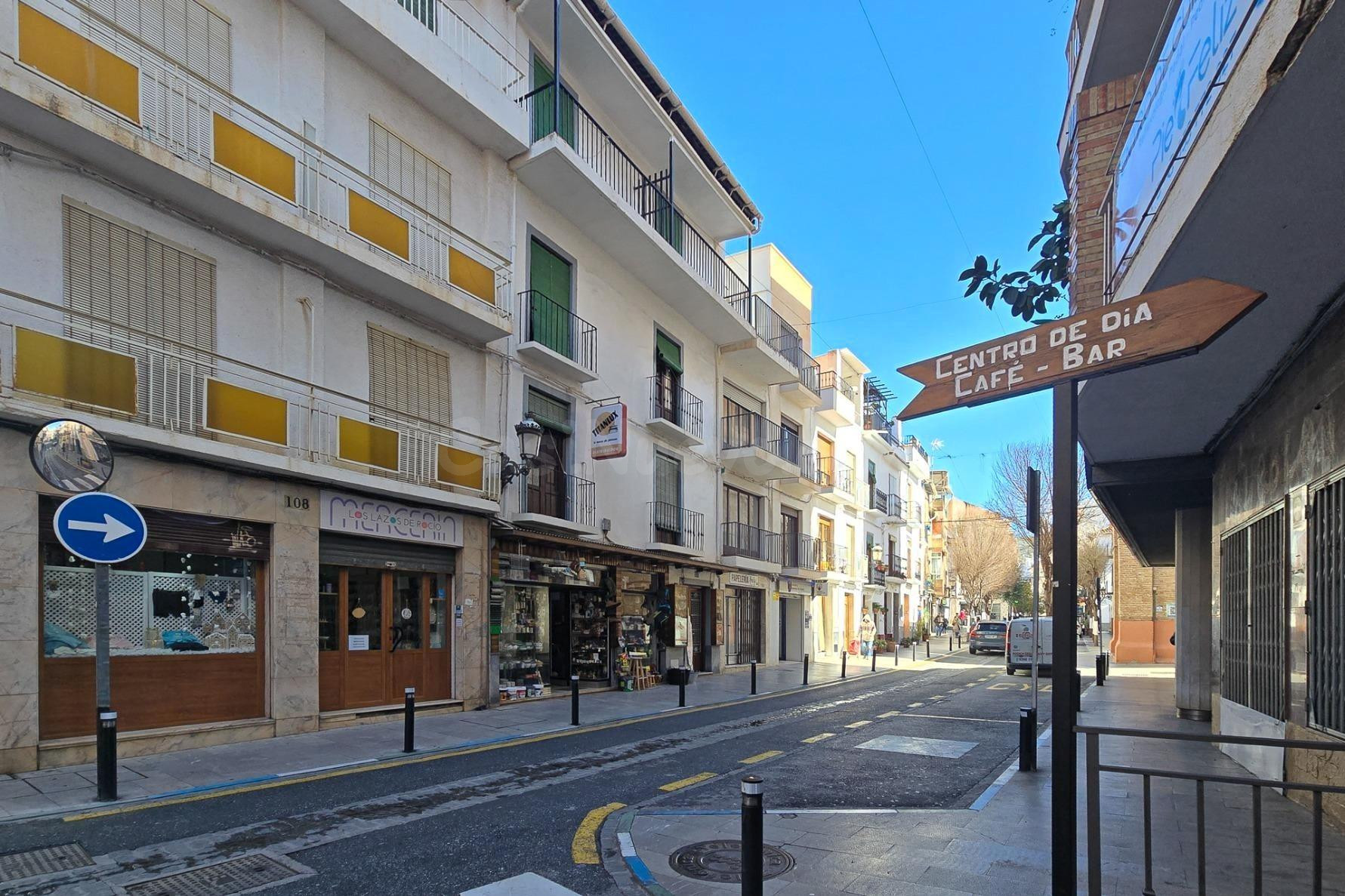 VENTA DE CASA ACOGEDORA EN EL CENTRO DE LANJARÓN (GRANADA) - foto 3