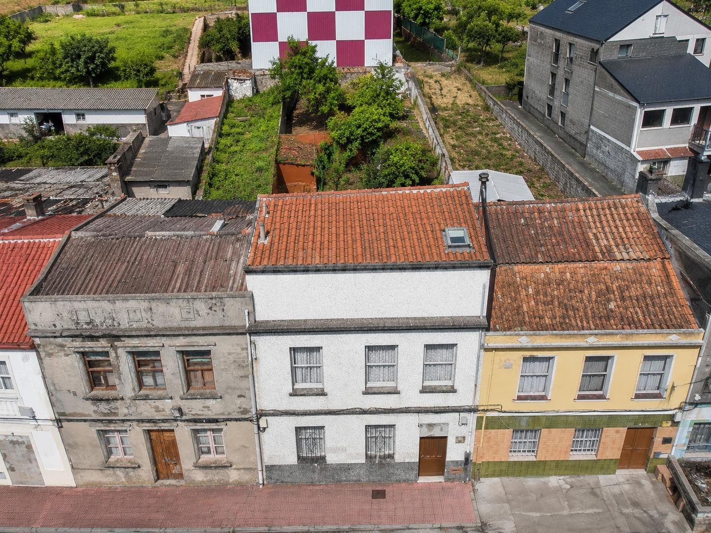 Casa con terreno en A Silva, justo al lado del Ventorrillo