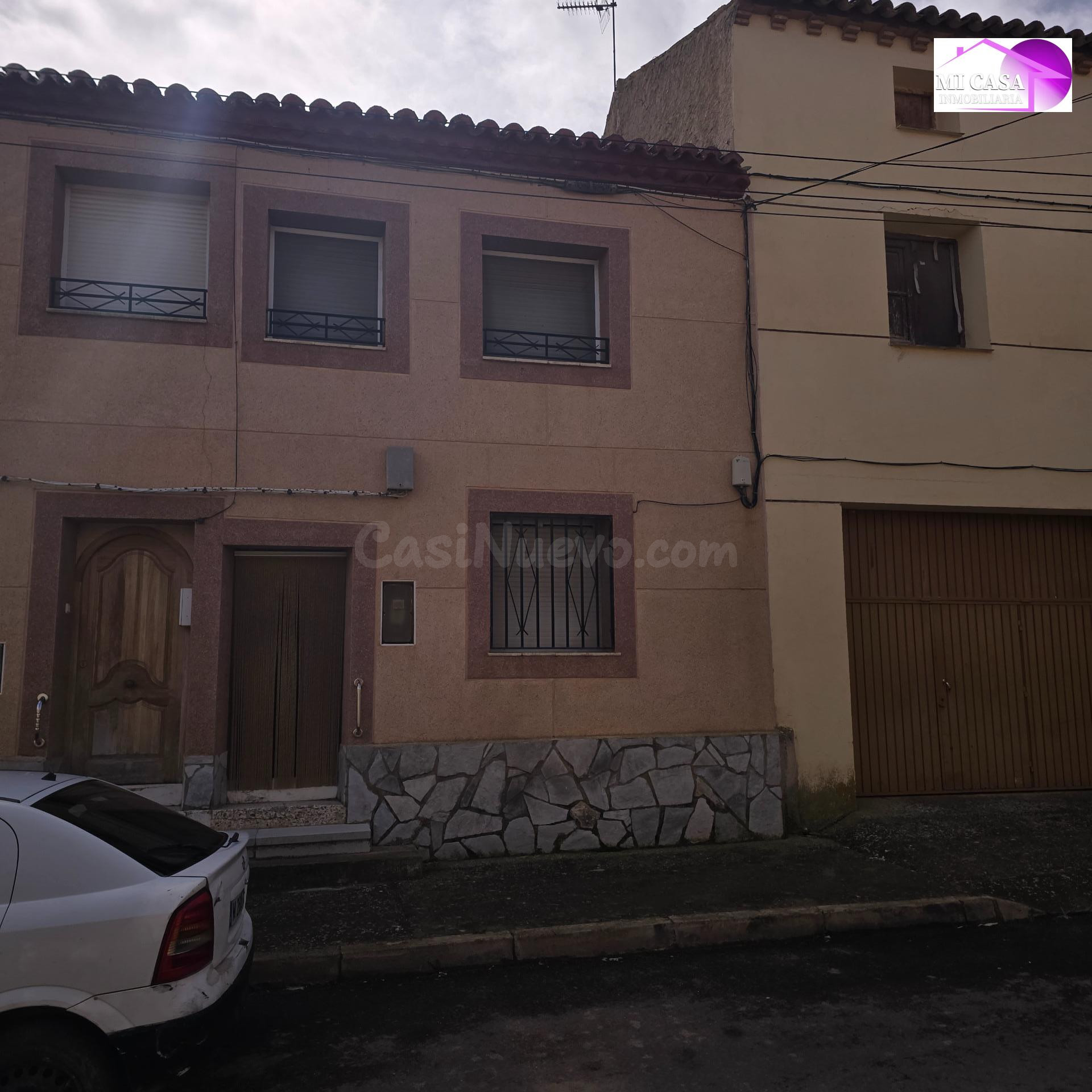 CASA DE PUEBLO CON AMPLIO CORRAL Y 5 habitaciones EN CETINA