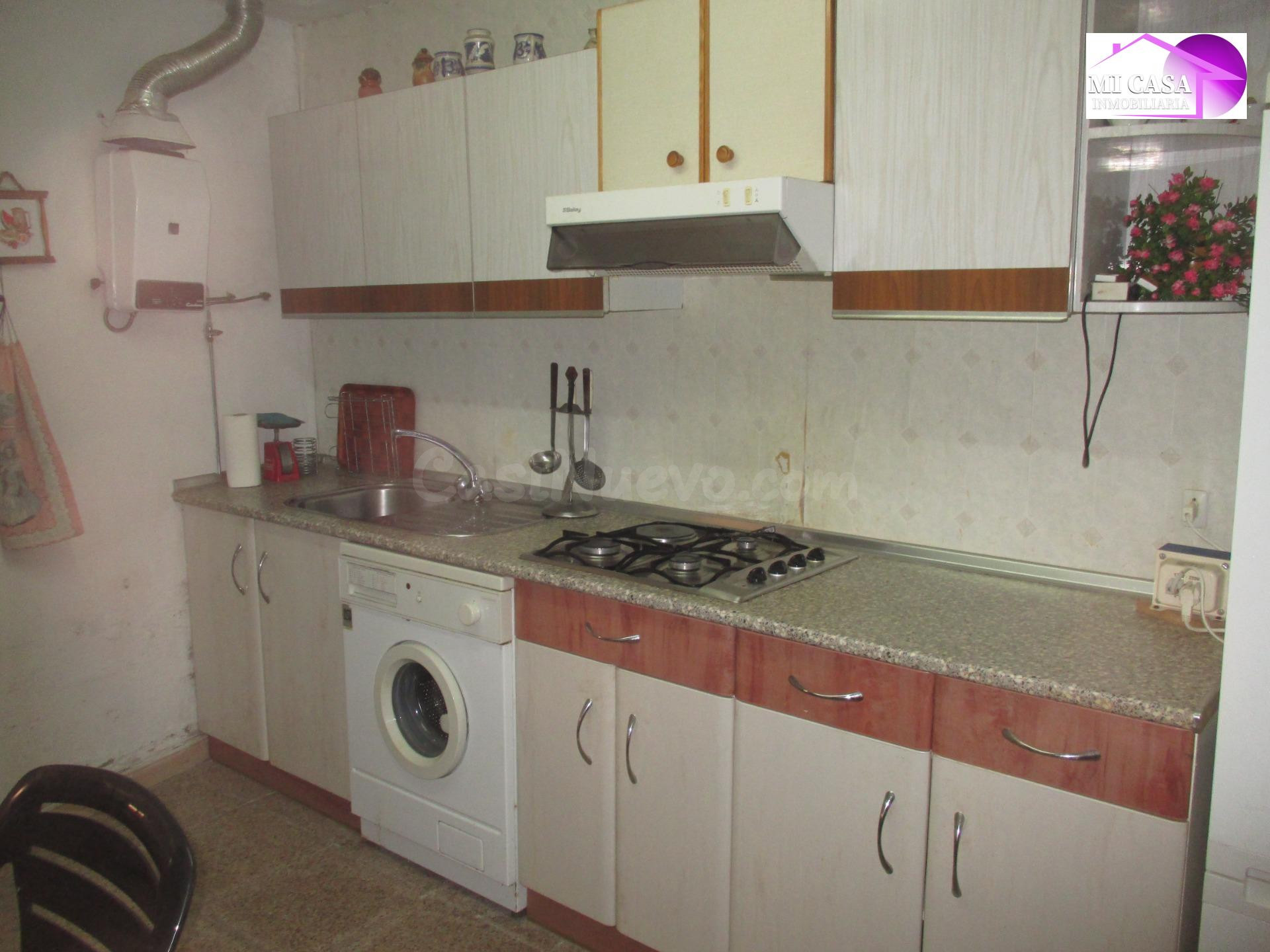 SE VENDE CASA DE PUEBLO DE 5 habitaciones EN ATECA - foto 2