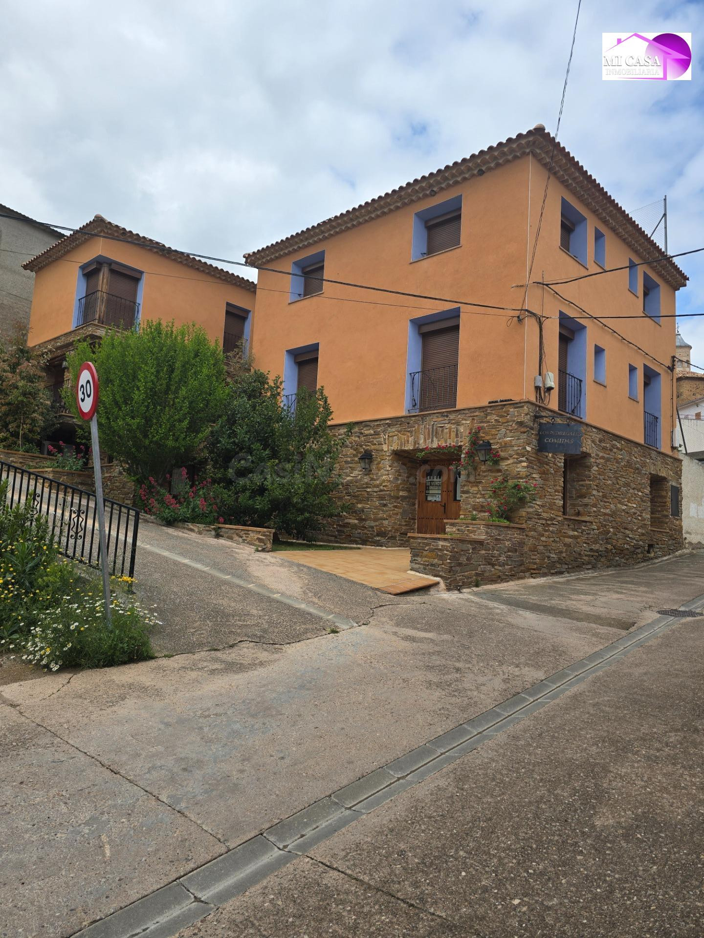 ¡Oportunidad única! Casa rural en funcionamiento con múltipl