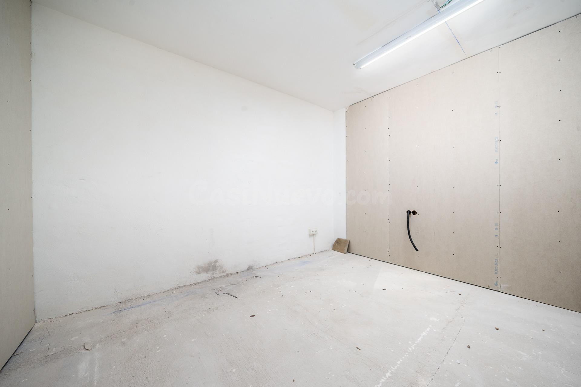 LOCAL DE 284 m2 EN ZONA CASTILLO DE BELLVER - foto 4