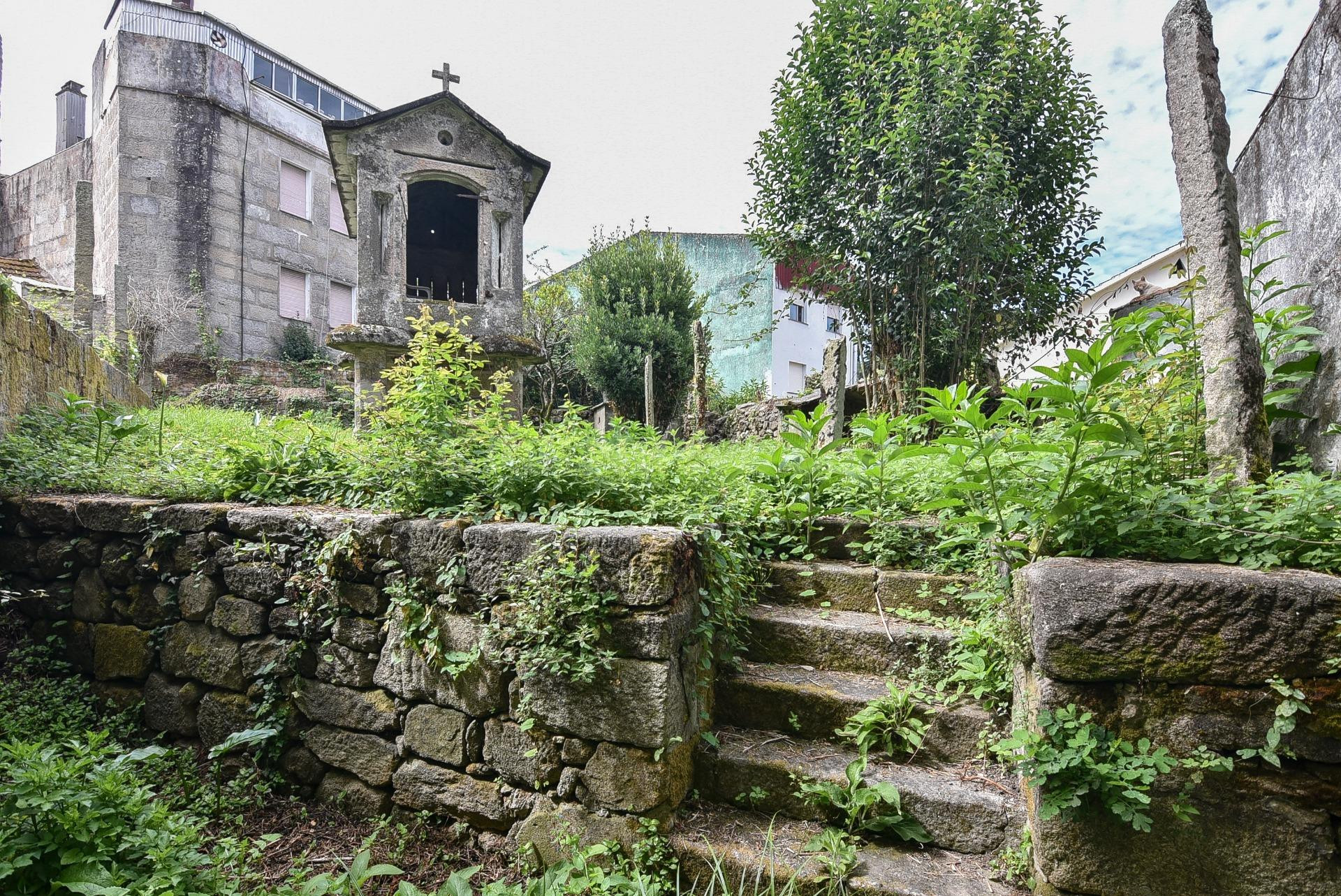 Casa con finca y hórreo en el centro de Marín - foto 2