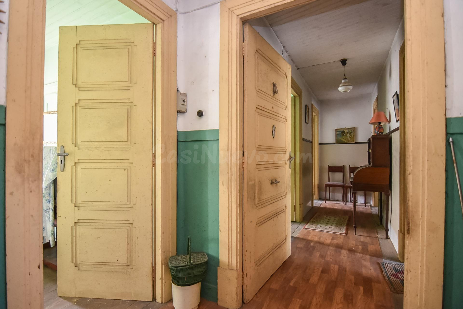 Casa con finca y hórreo en el centro de Marín - foto 3