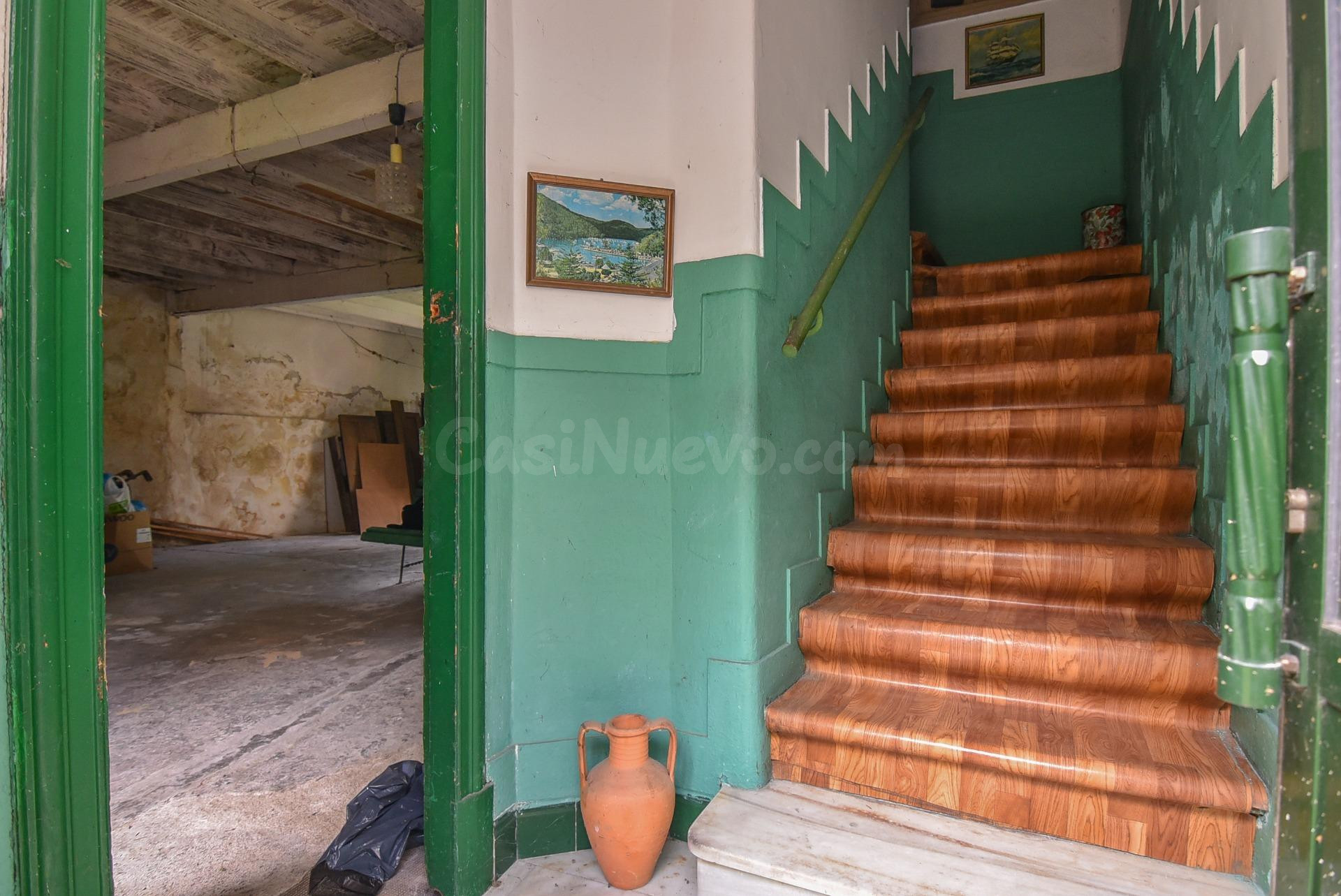 Casa con finca y hórreo en el centro de Marín - foto 4