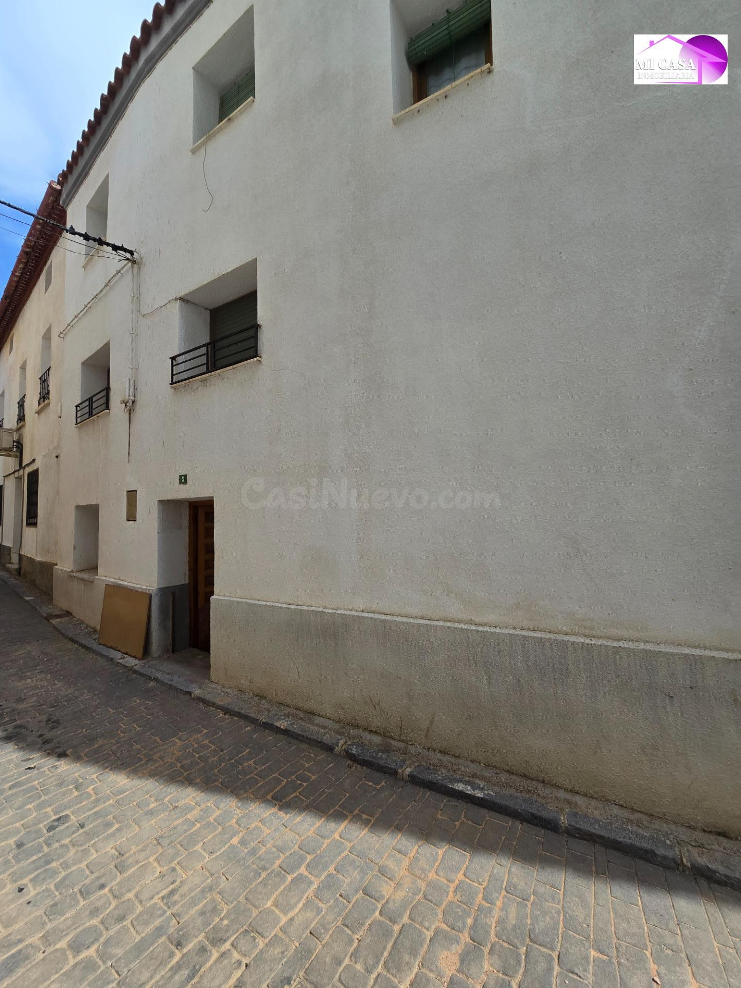 Se vende casa de pueblo con corral en el centro de Cetina
