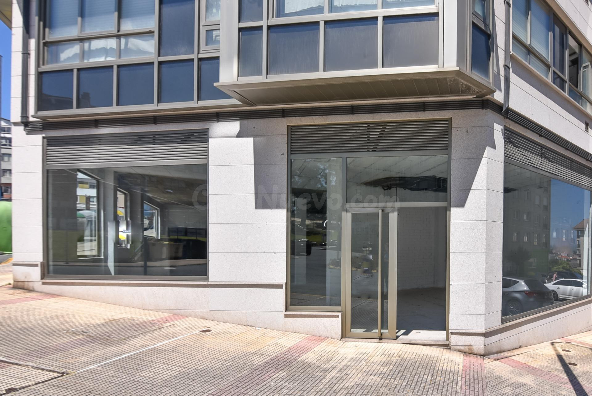 Amplio bajo comercial en A Corveira - foto 4