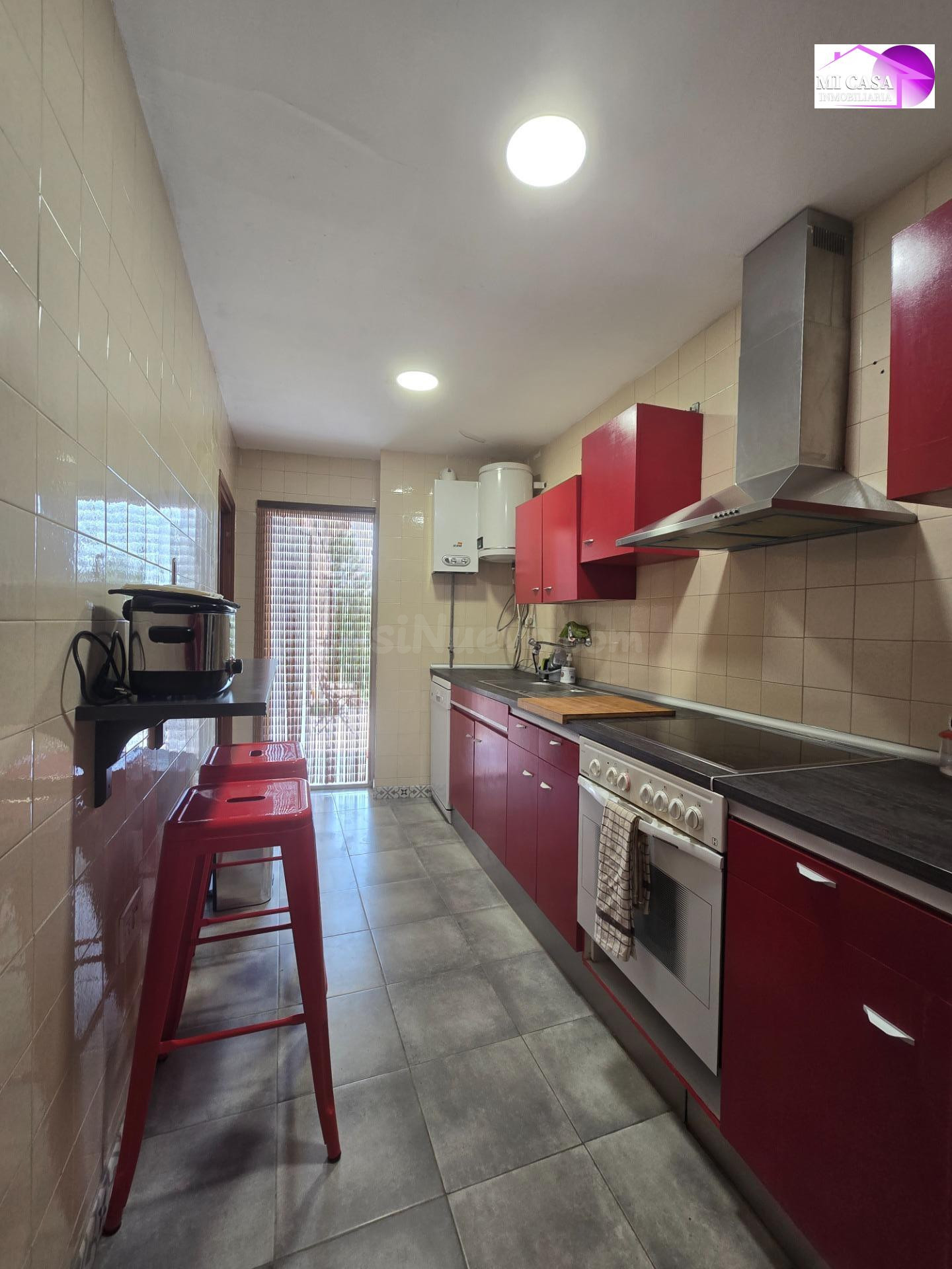Descubre esta encantadora propiedad situada en la pintoresca - foto 2