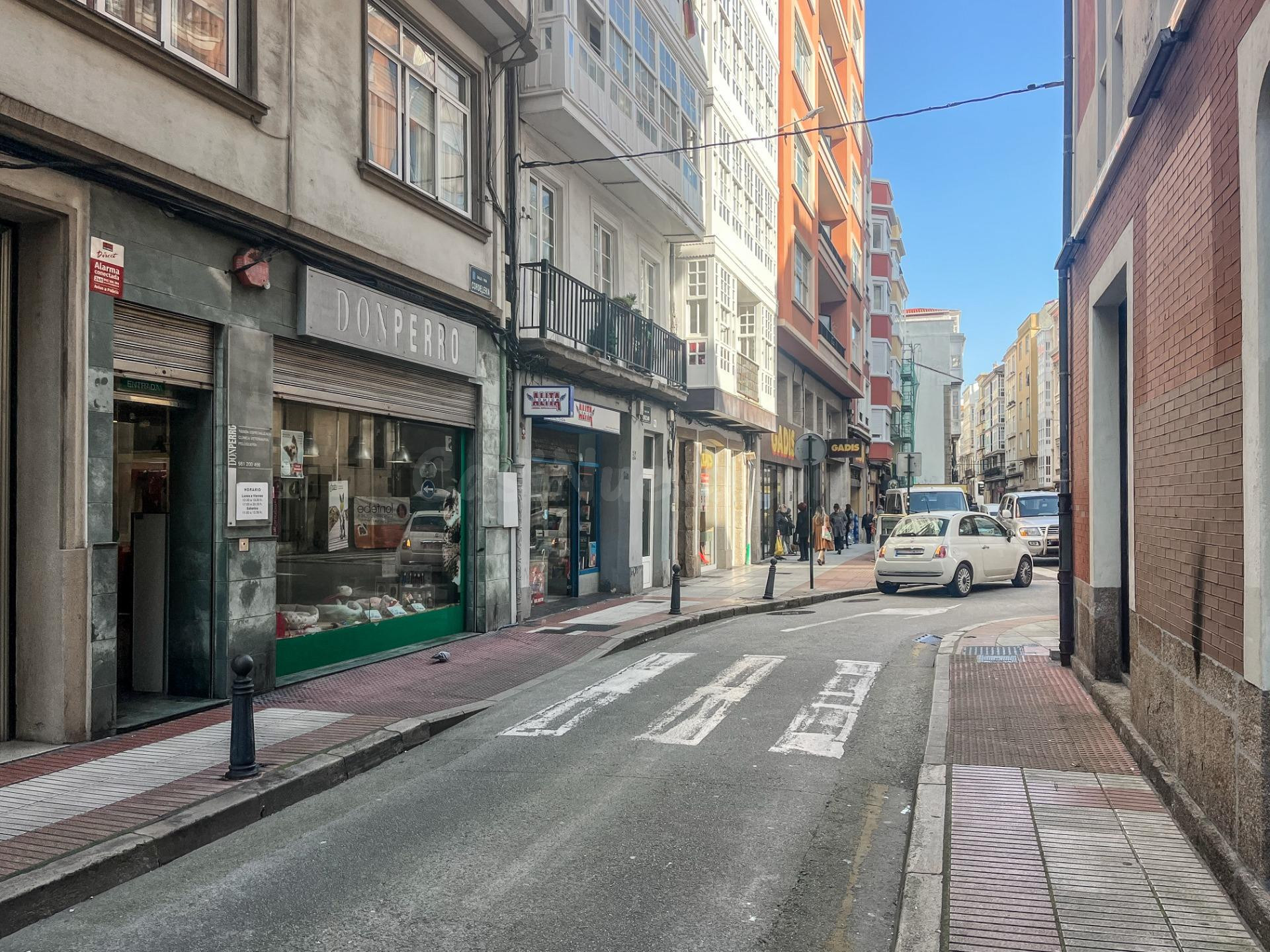 Amplio local comercial en el centro de A Coruña - foto 4
