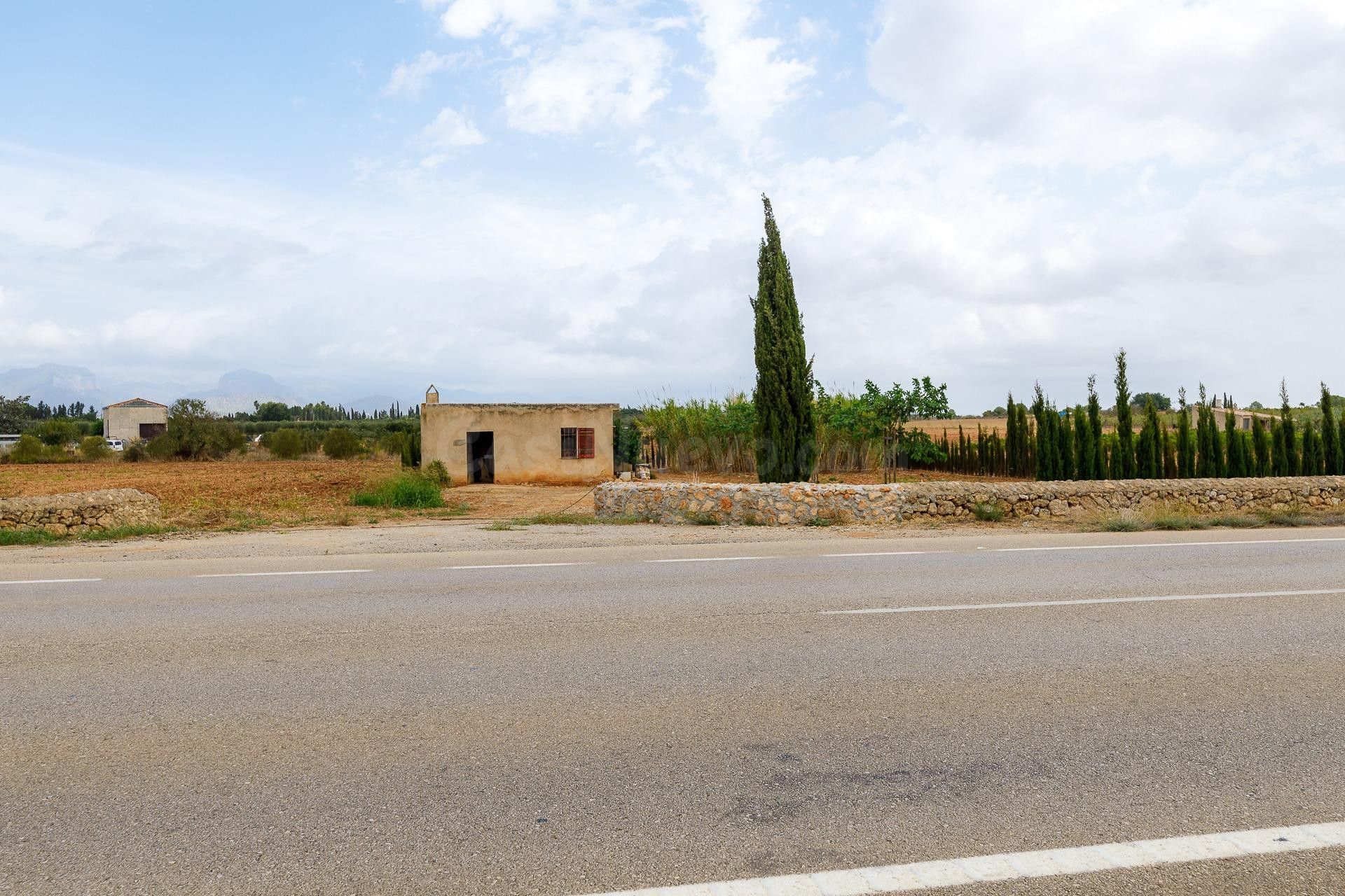 FINCA RÚSTICA CON POZO DE VENA EN SANTA EUGENIA - foto 2
