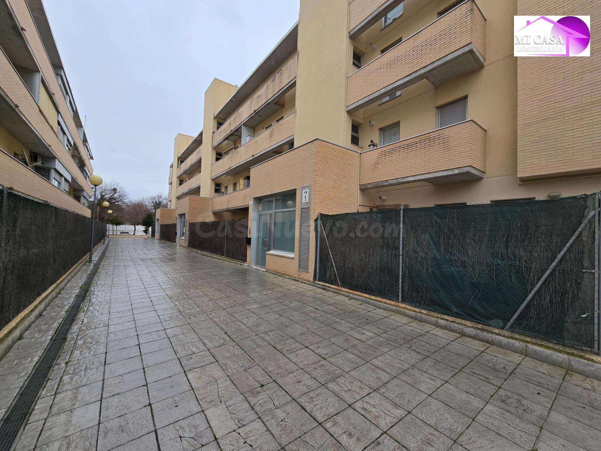 SE VENDE FANTASTICO PISO DE 4 habitaciones CON GARAJE Y TRAS