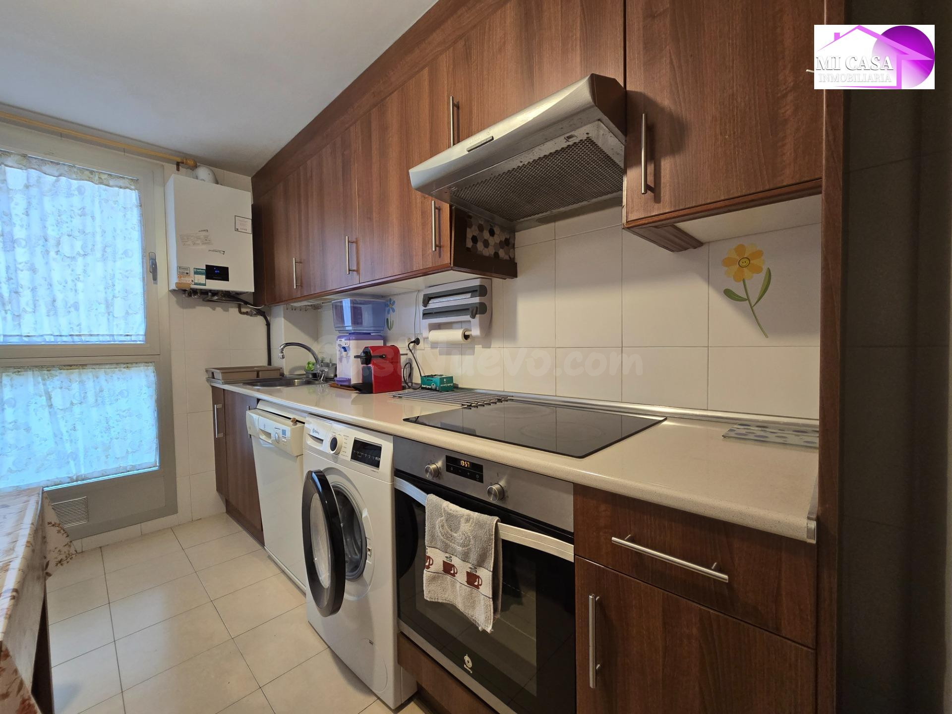 SE VENDE FANTASTICO PISO DE 4 habitaciones CON GARAJE Y TRAS - foto 2