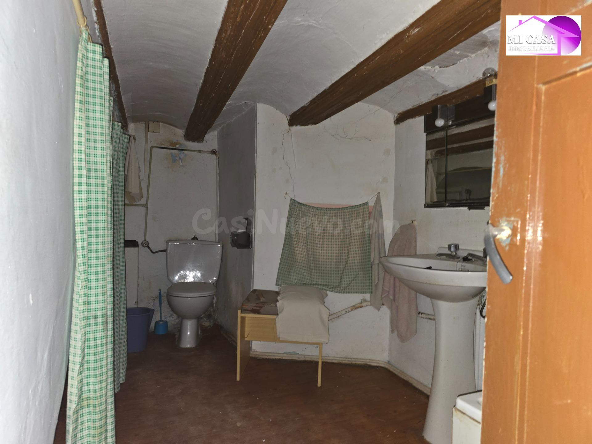 CASA DE PUEBLO EN MUNEBREGA (CERCA DEL MONASTERIO DE PIEDRA) - foto 4