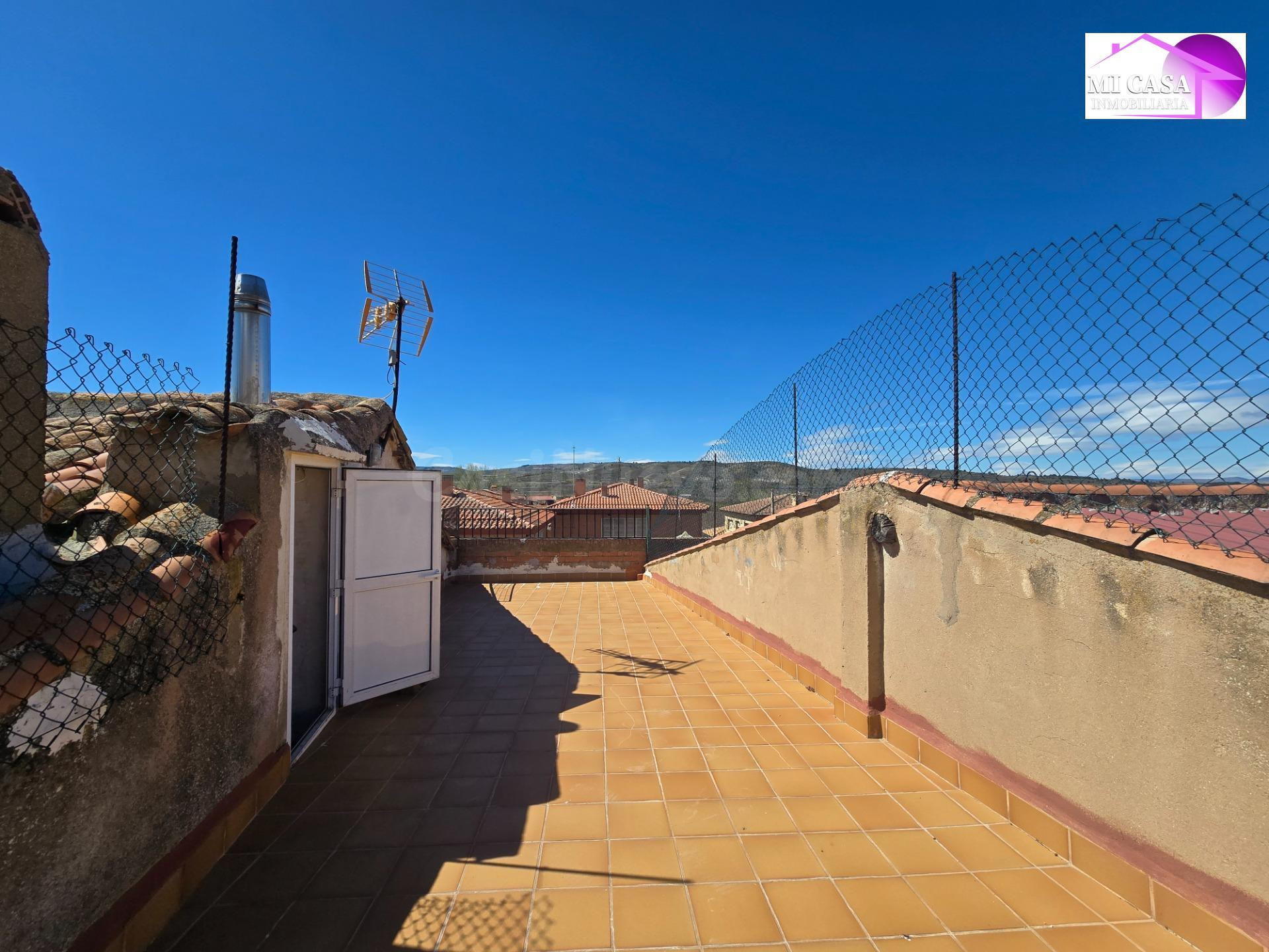 Oportunidad! Casa y almacén en Maluenda. - foto 3