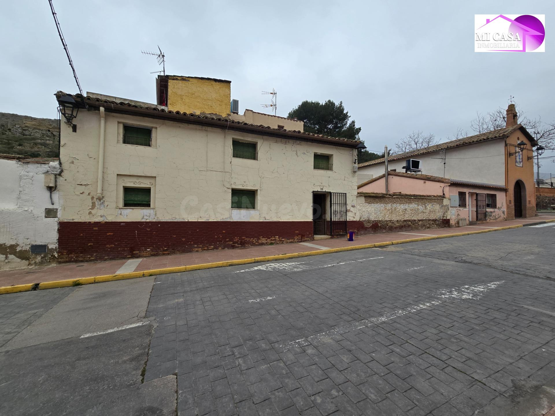 SE VENDE AMPLIA CASA EN CALATAYUD