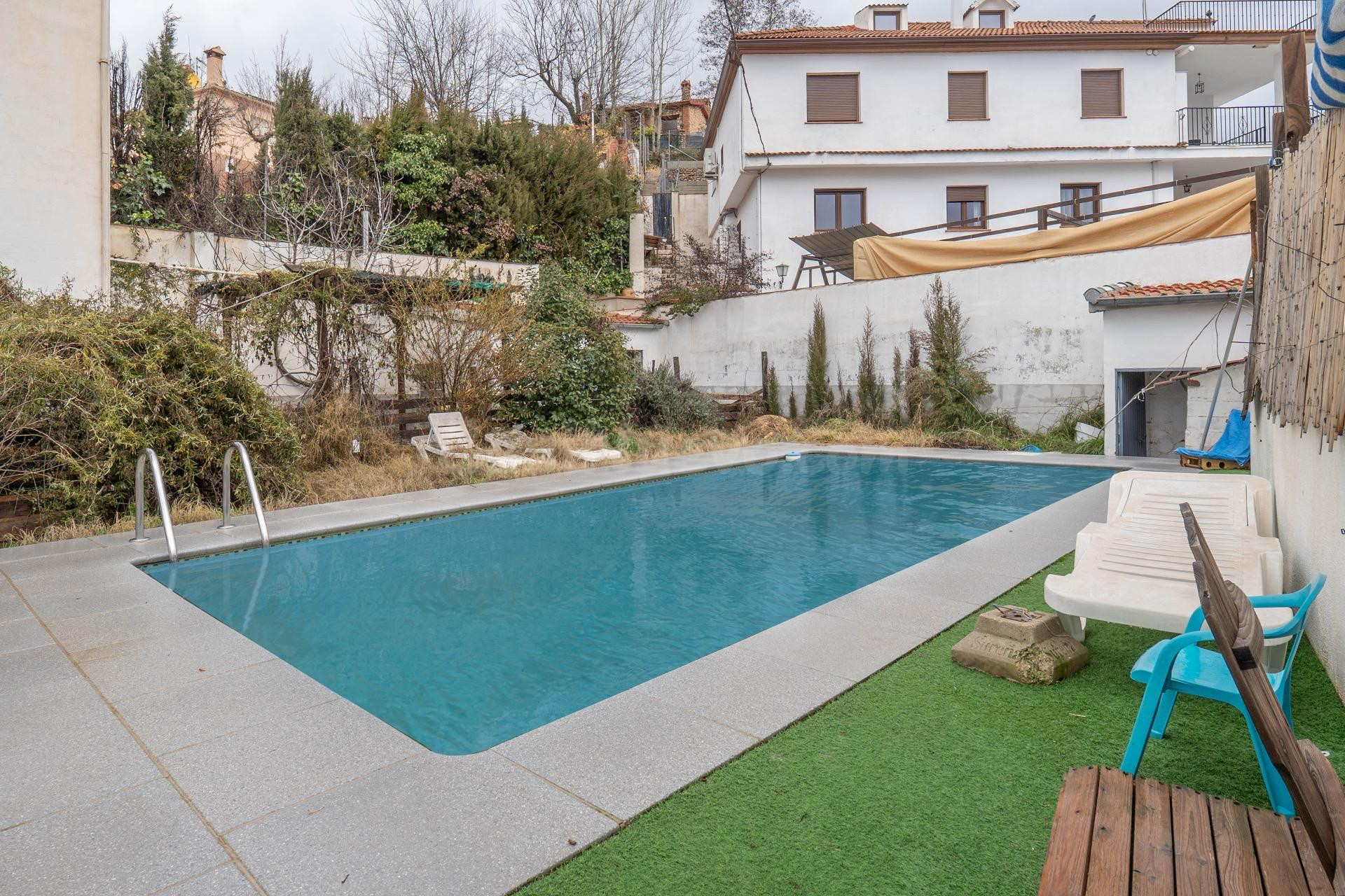 Casa independiente con piscina y vistas a Sierra Nevada en H