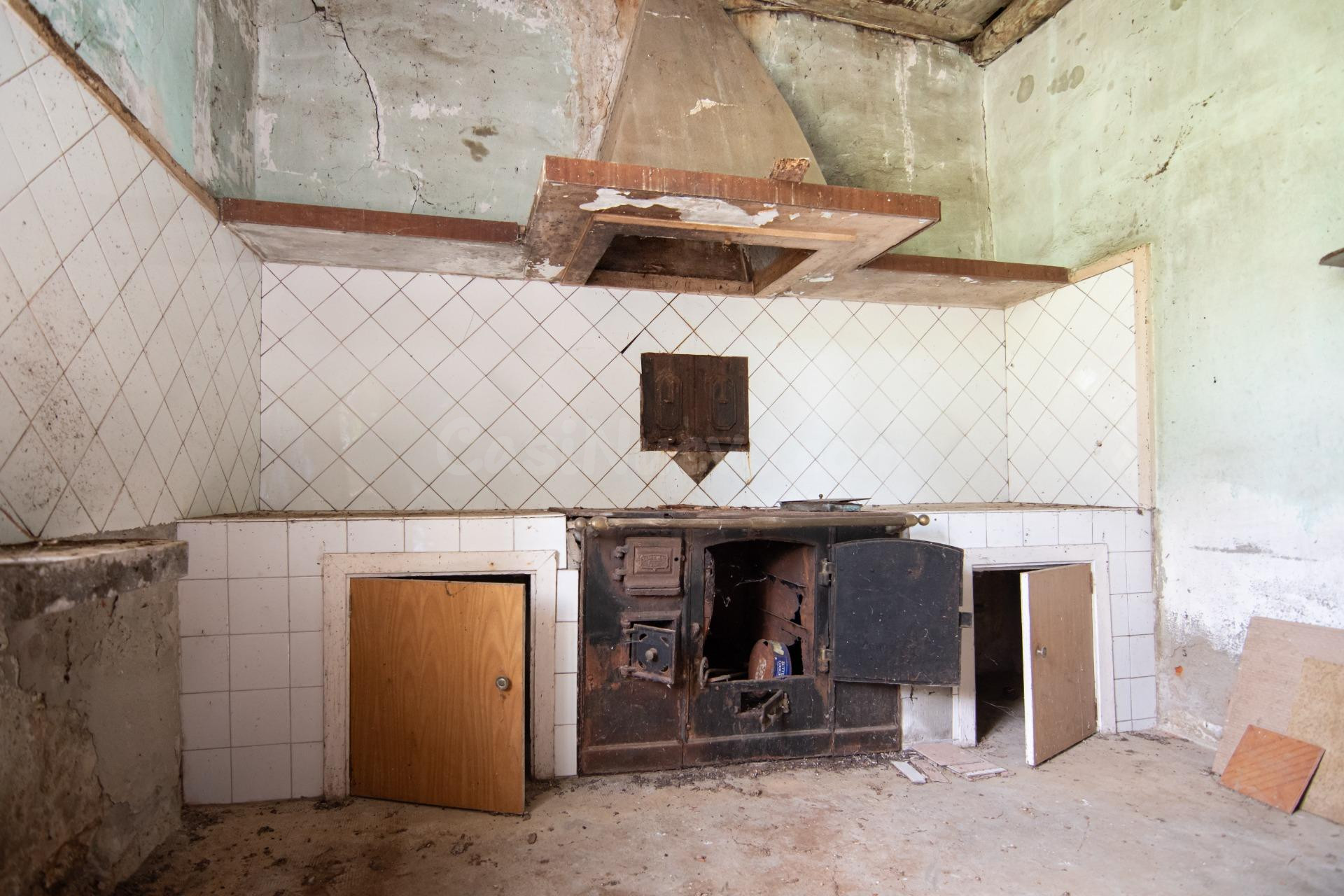 Casa de piedra para rehabilitar con finca urbana colindante - foto 3