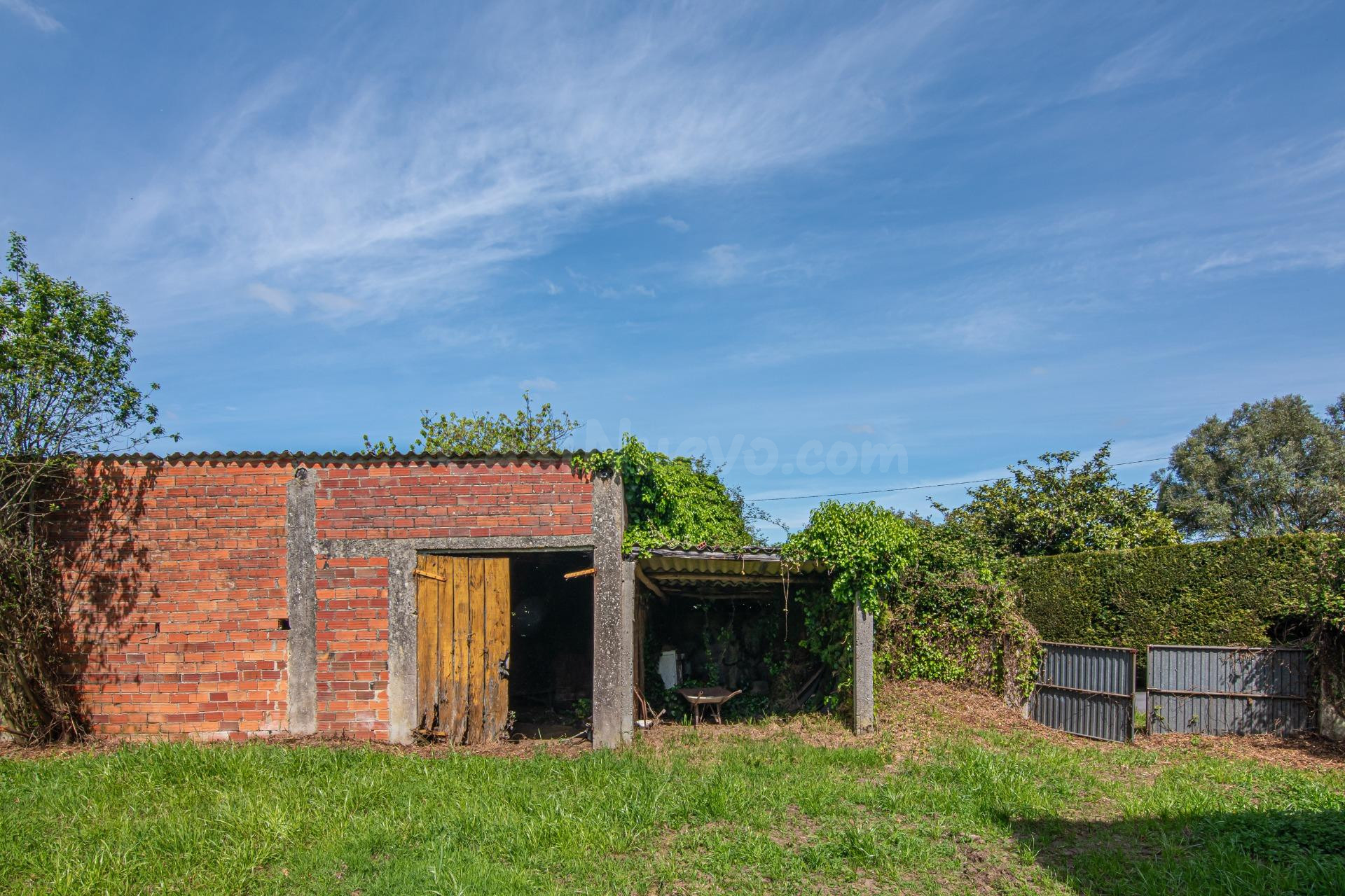 Casa de piedra para rehabilitar con finca urbana colindante - foto 5