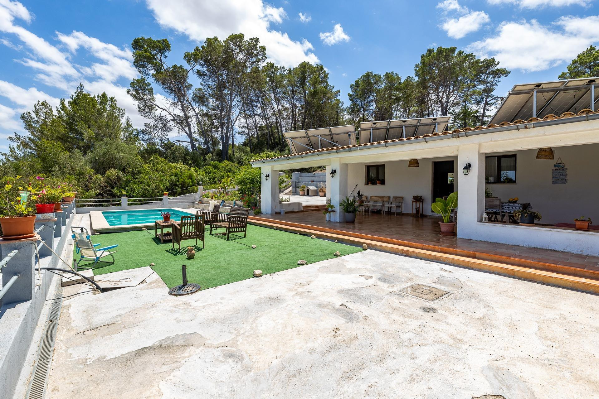 Finca rústica en Sant Joan de 4 habitaciones.
