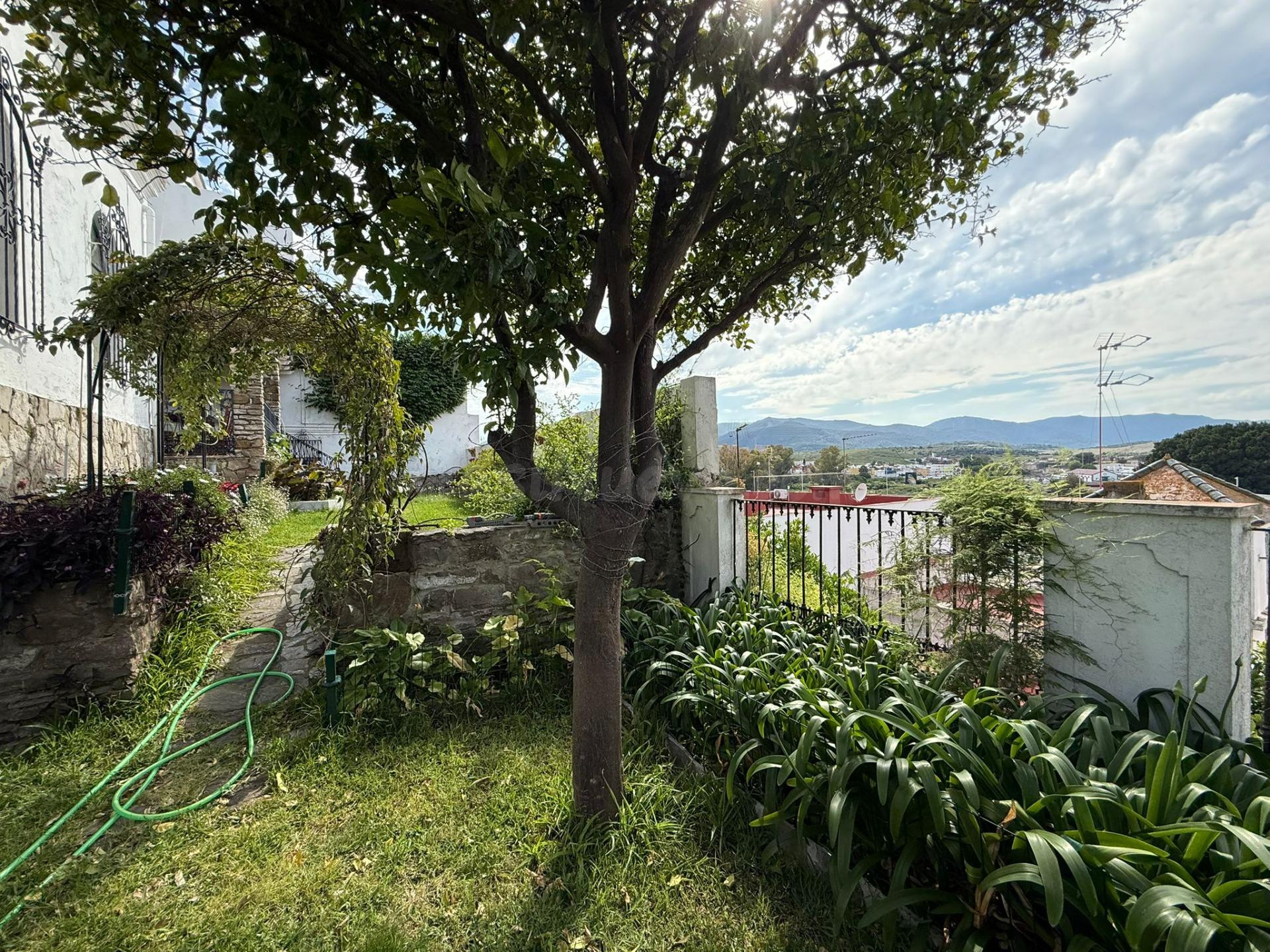 CASA CON ENCANTO Y JARDÍN PRIVADO EN ALEXANDER HENDERSON