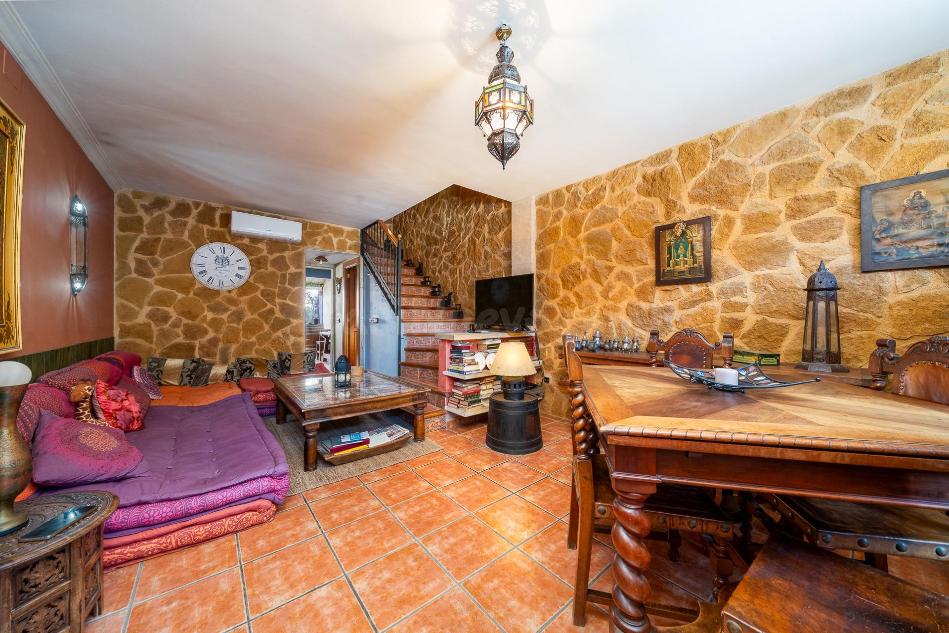 Adosado en Calvià pueblo: 3 habitaciones, terraza solárium y - foto 2