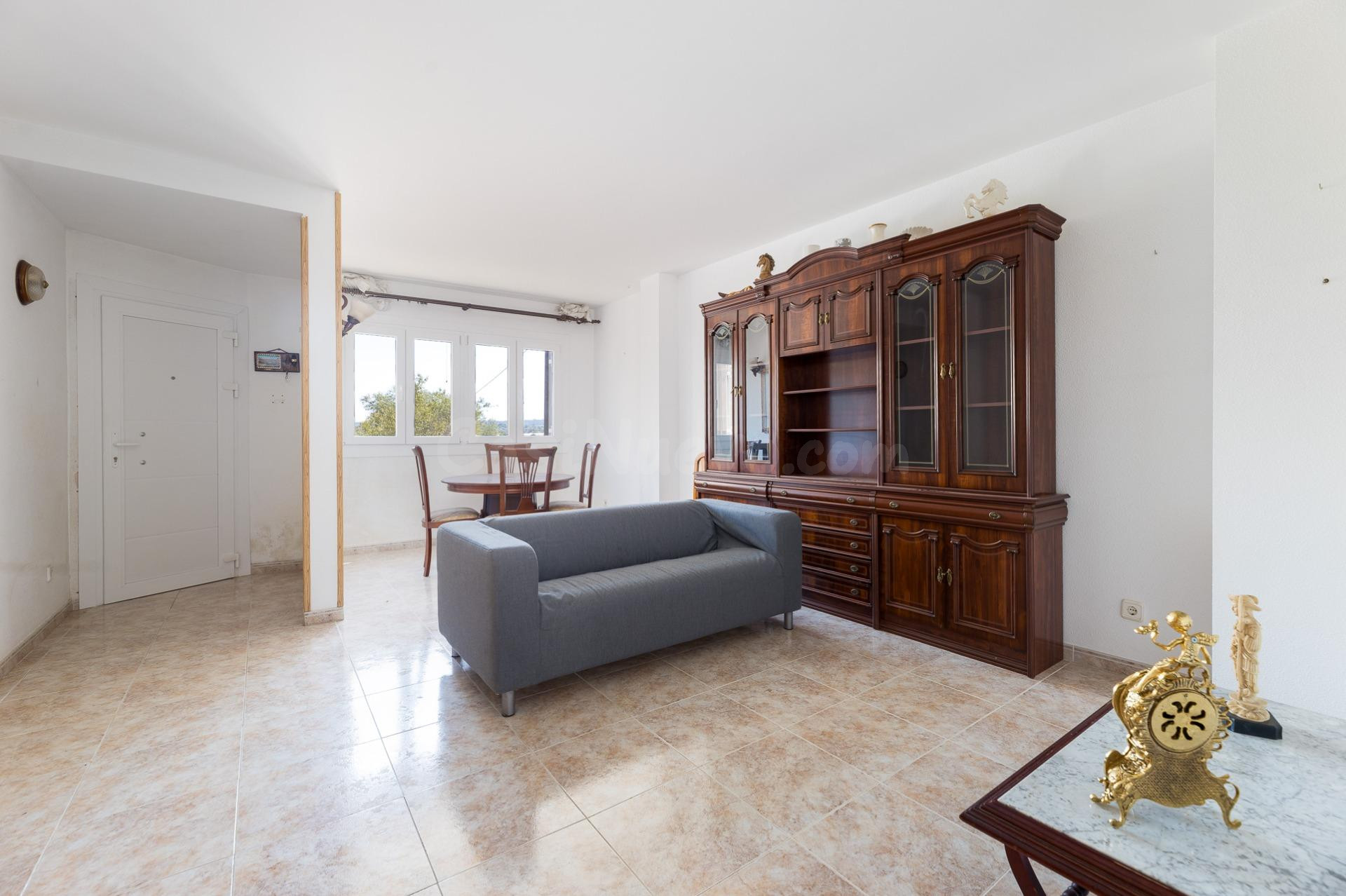 Planta baja con amplia terraza y piscina comunitaria. - foto 5