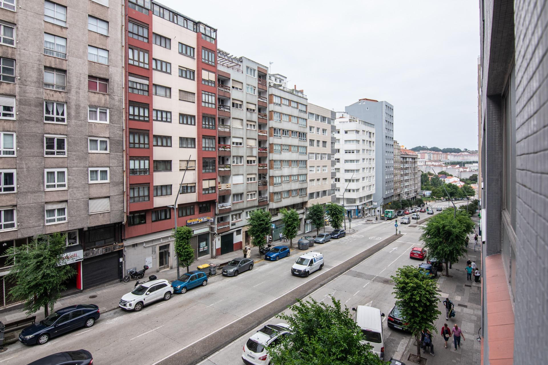 Piso con ascensor, de dos dormitorios y salón con italiana - foto 2
