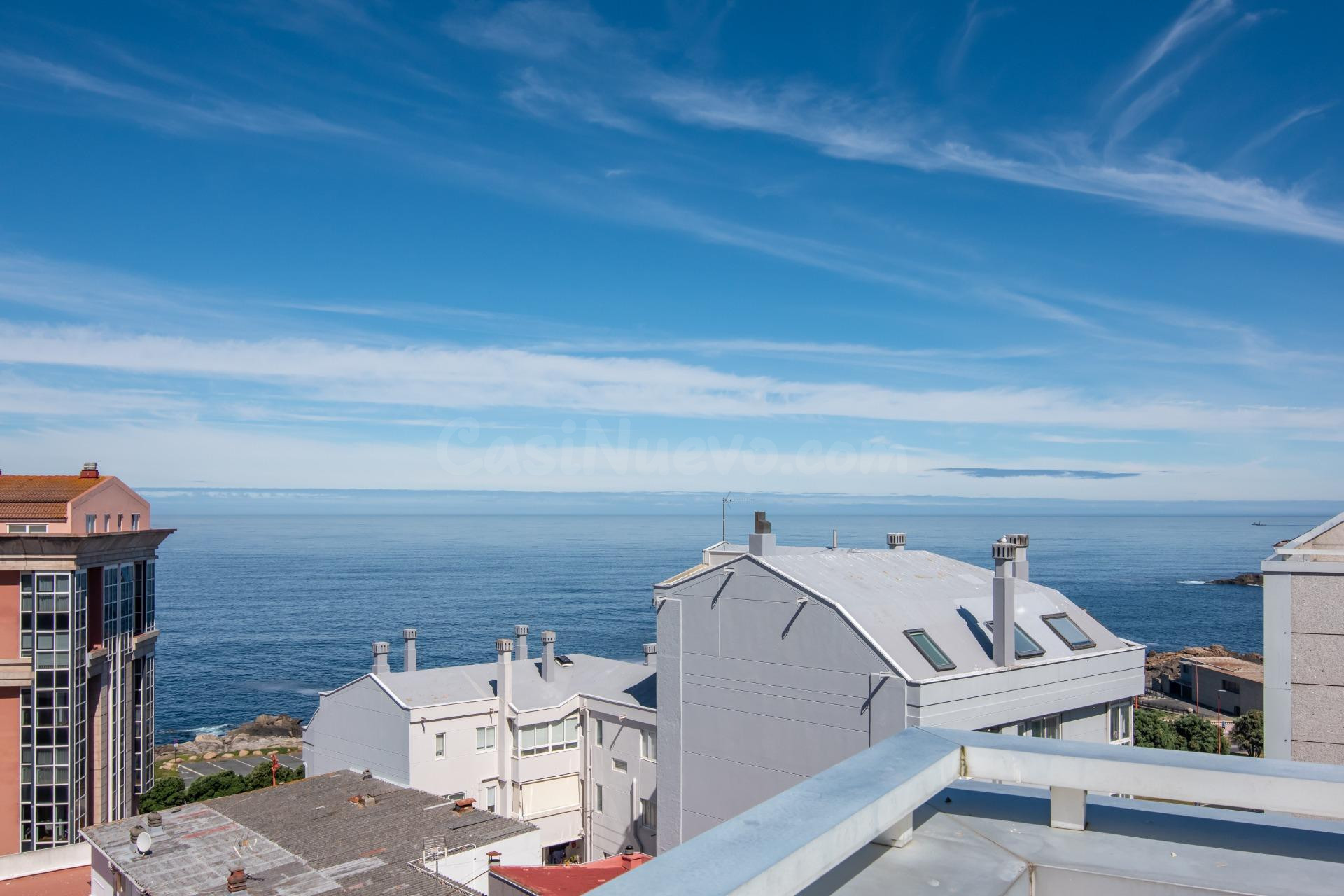 Ático con terraza, vistas al mar, garaje y trastero en Monte - foto 3