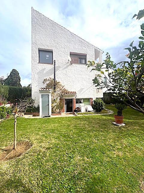 GRAN VILLA EN SAN LUIS DE SABINILLAS