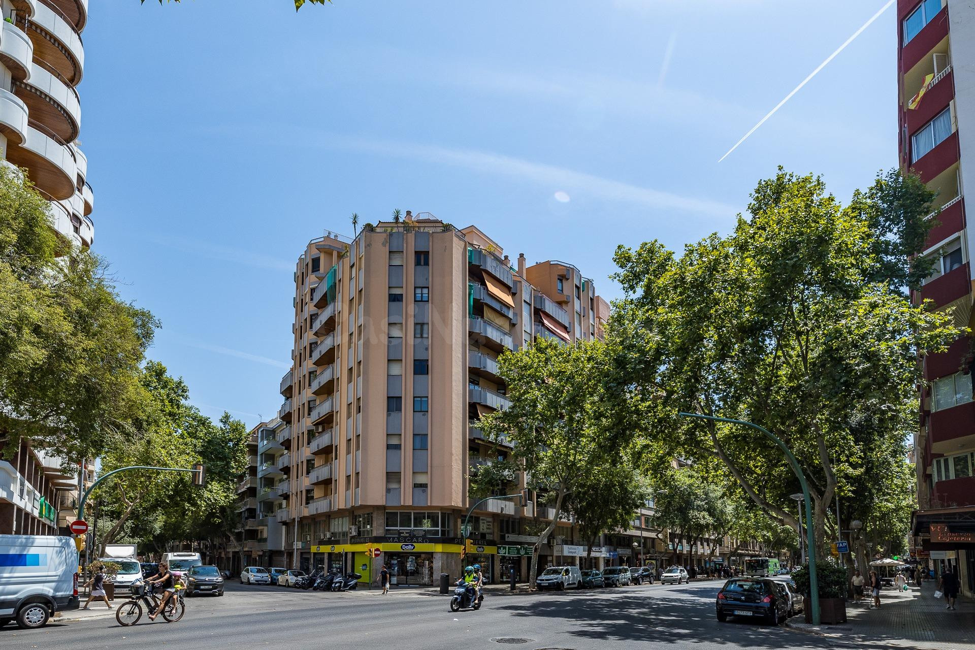Piso amplio con parking incluido en Calle Aragón