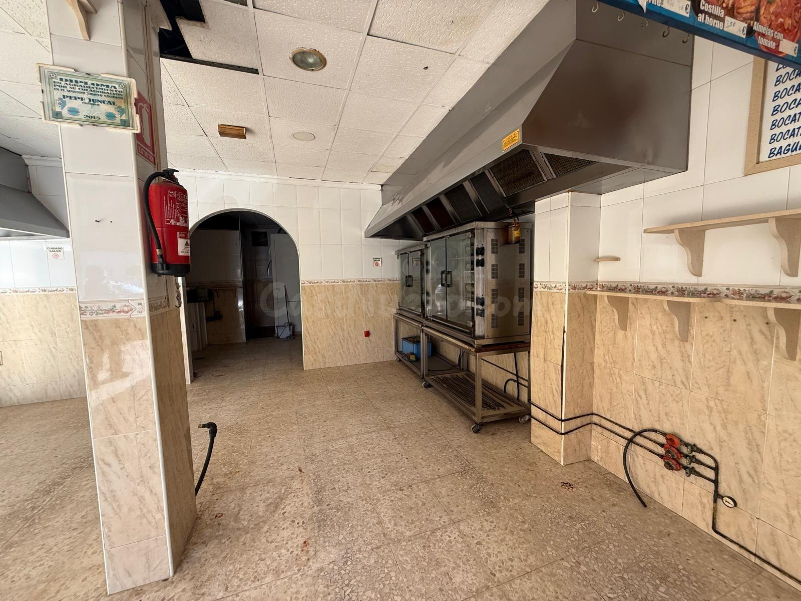 Local comercial acondicionado como bar/negocio de comida ráp - foto 2