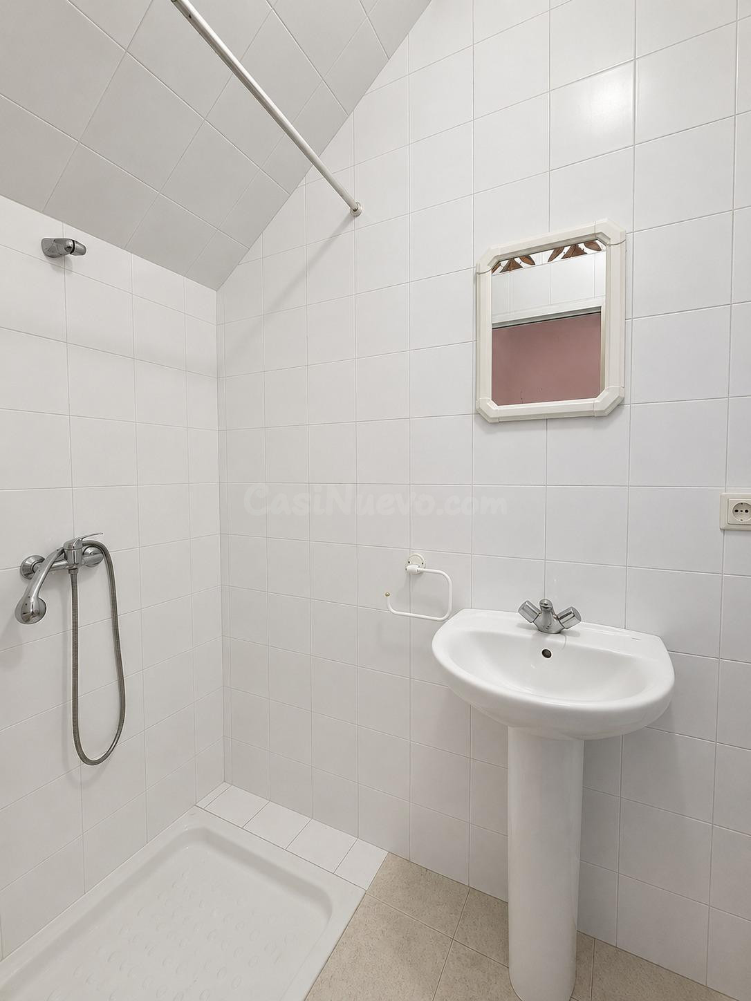 Gran oportunidad de inversión: aparcamiento con 5 plazas y múltiples posibilidades - foto 5