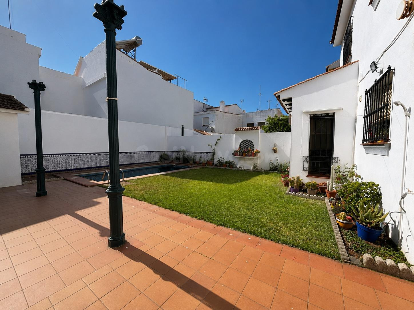 Exclusiva vivienda con piscina privada, gran garaje y 4 dormitorios a 3 minutos de la playa