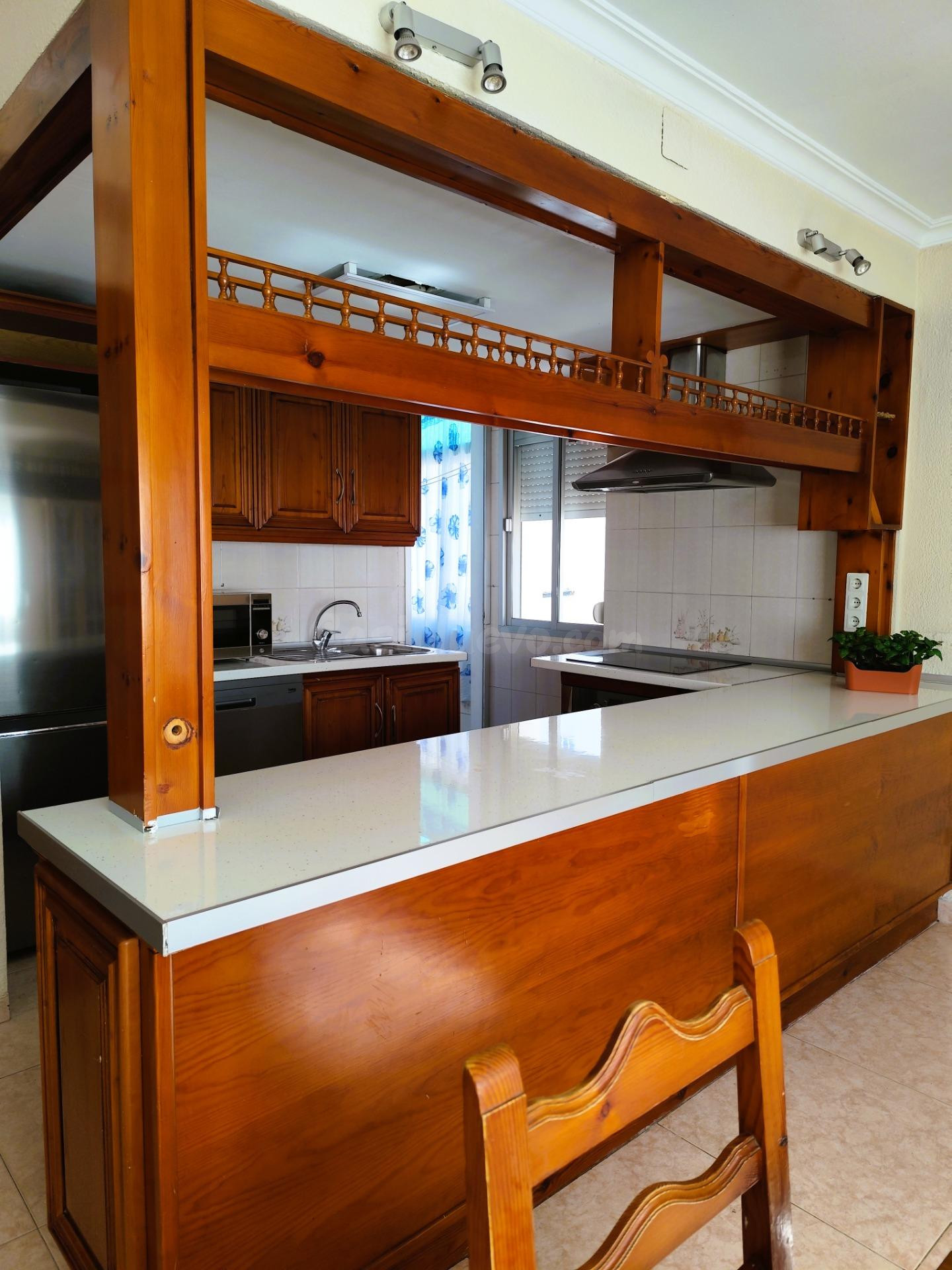 Amplia vivienda con garaje en una de las zonas más cómodas de Algeciras - foto 5