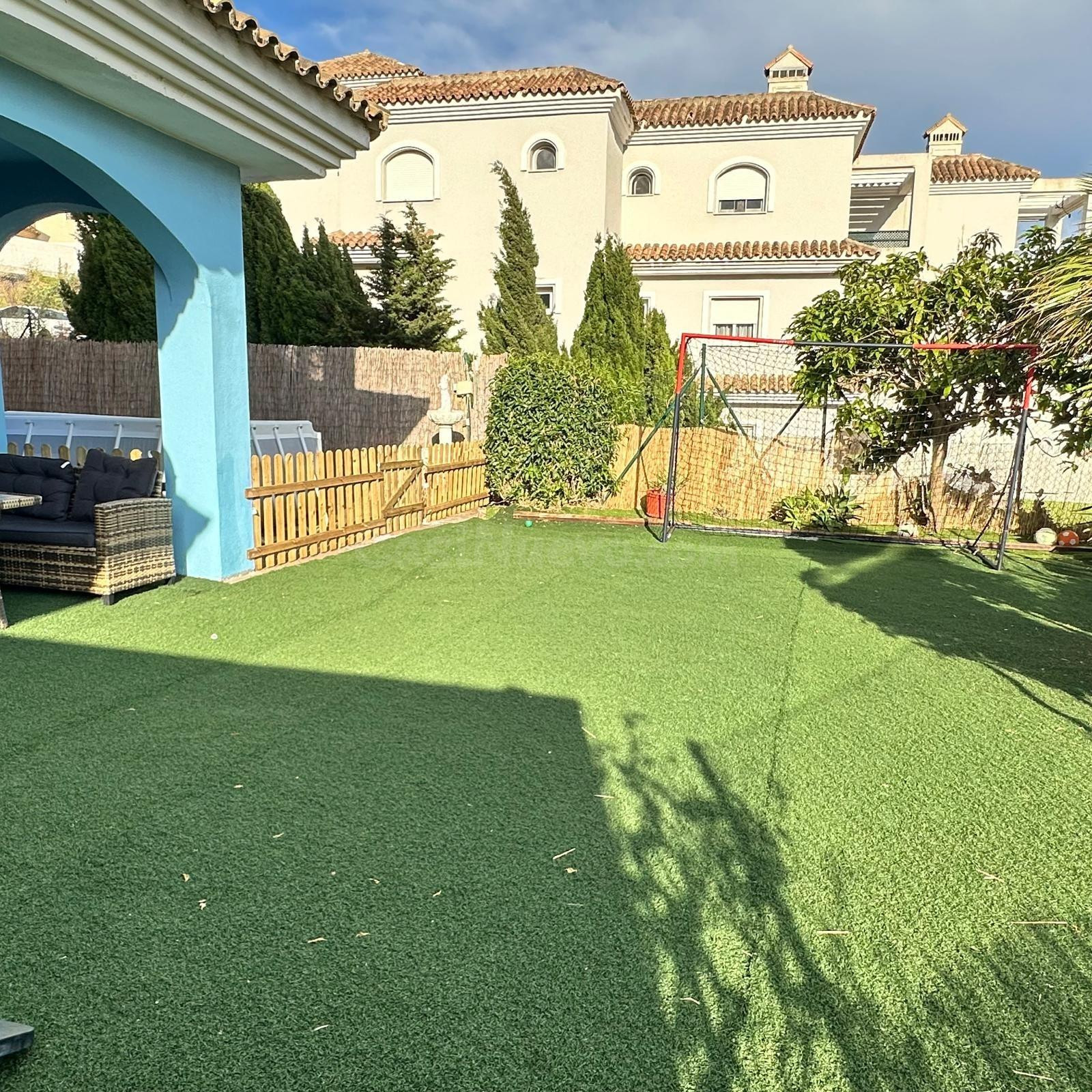 Exclusiva planta baja con espectacular espacio exterior en Vistahermosa - foto 3