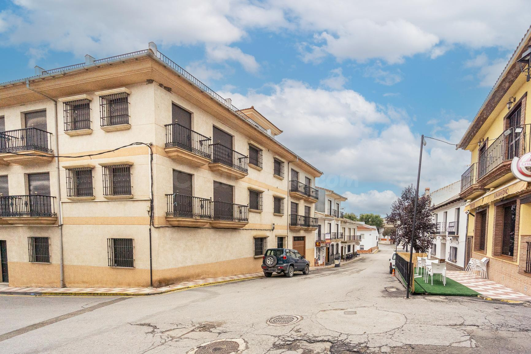 CASA CON NEGOCIO EN MONTILLANA