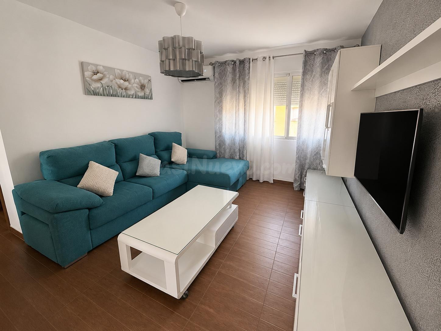Vivienda reformada a solo 1 minuto andando de la Playa de Poniente