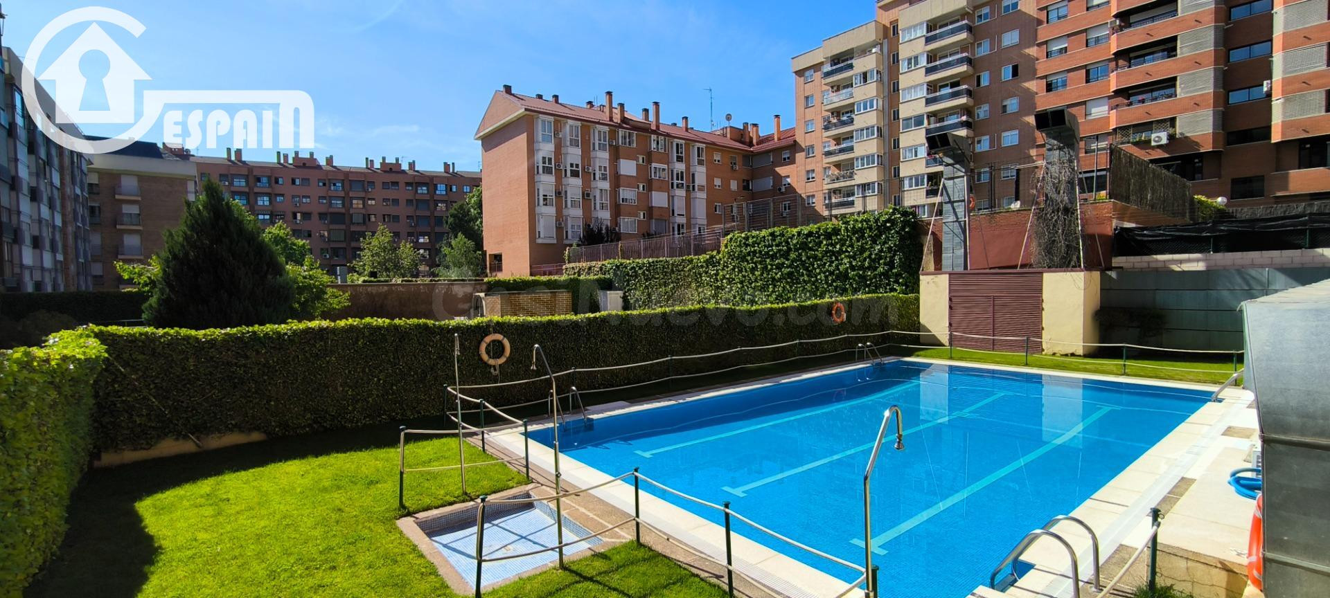 DÚPLEX DE 2 DORMITORIOS EN URBANIZACIÓN