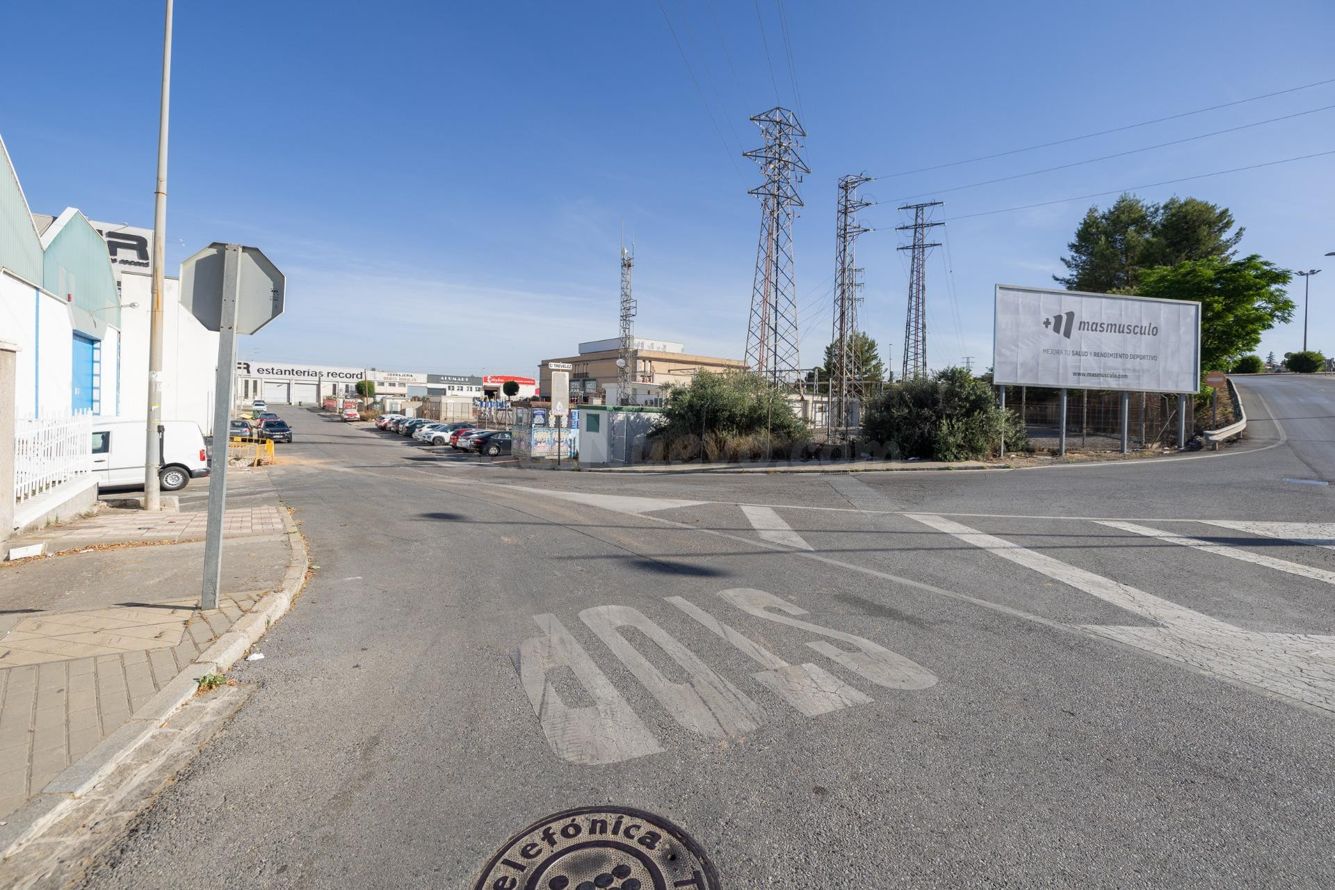 ¡Oportunidad Única! Amplia Nave Industrial en Albolote - foto 3