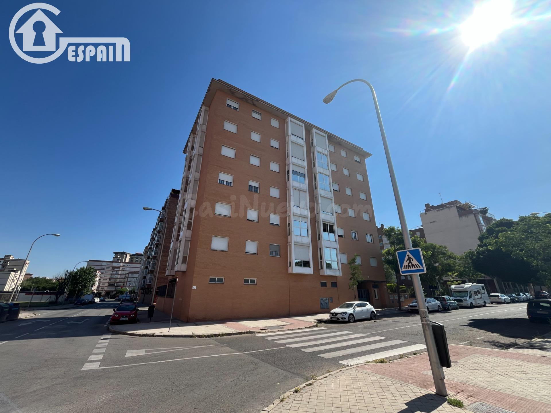 PISO EN URBANIZACIÓN CON PISCINA
