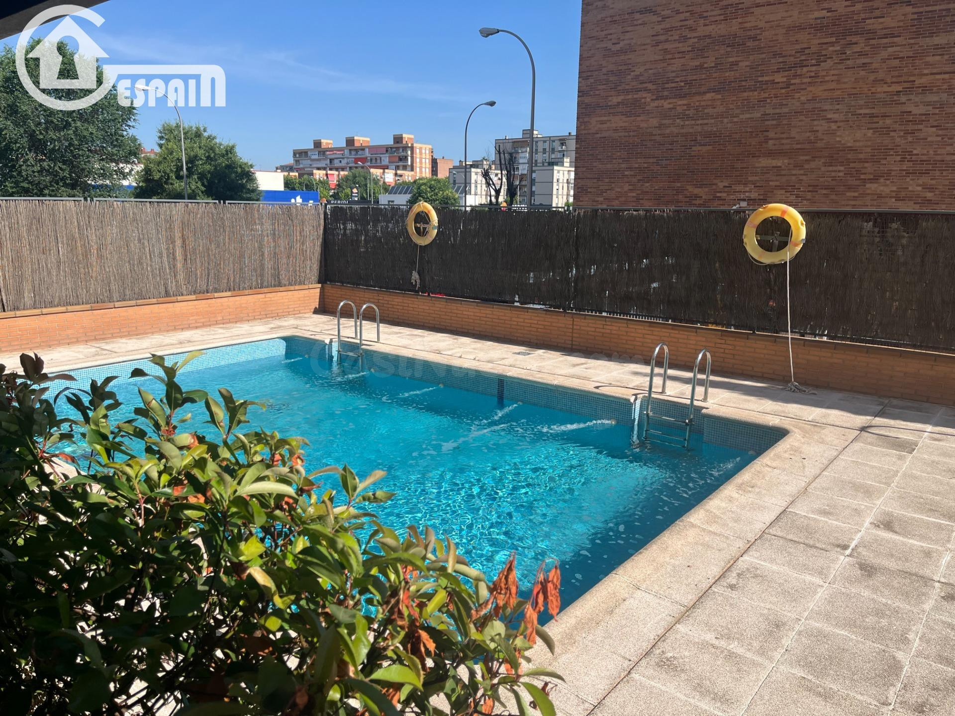 PISO EN URBANIZACIÓN CON PISCINA - foto 2