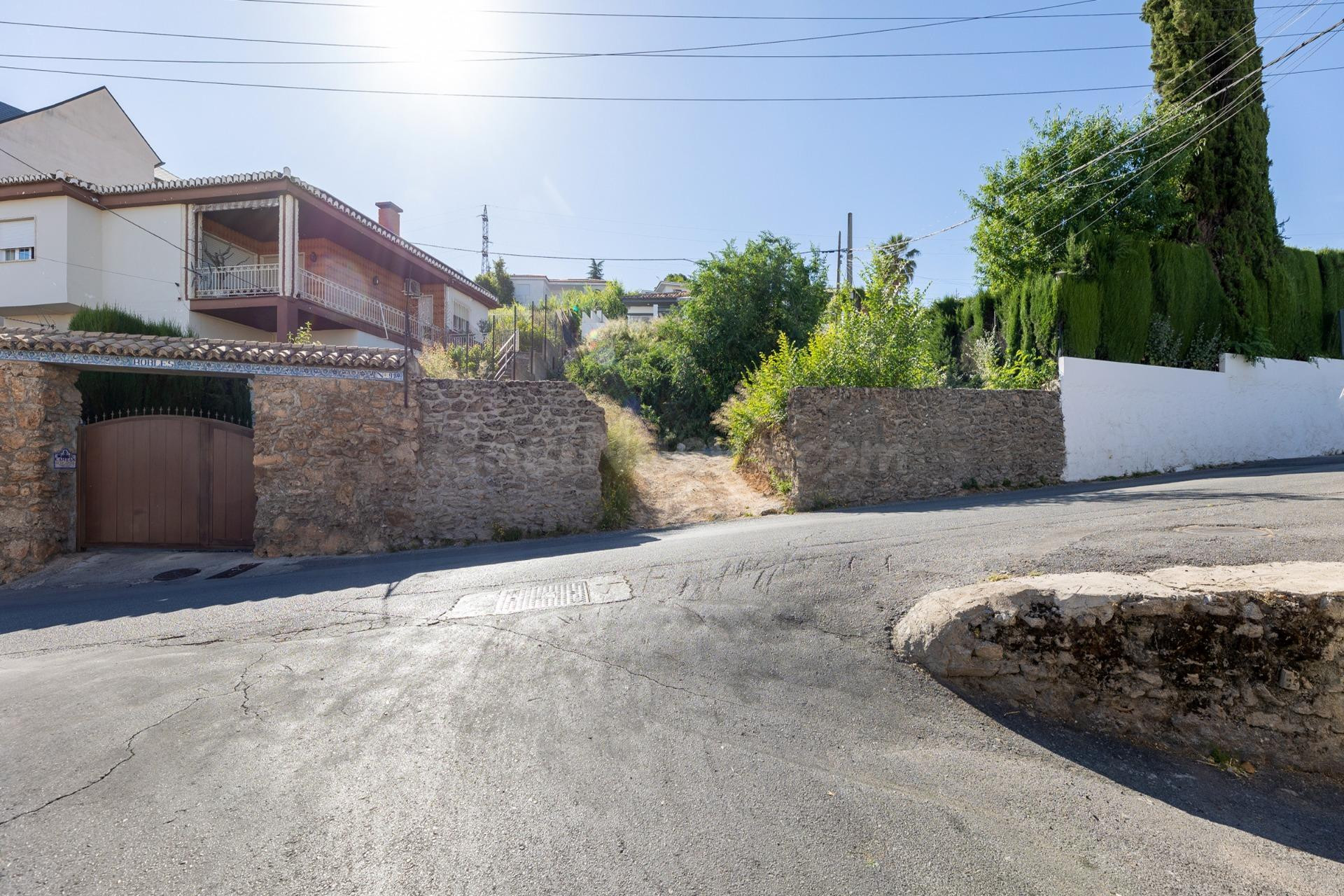 PARCELA URBANA EN EL BARRIO DE MONACHIL