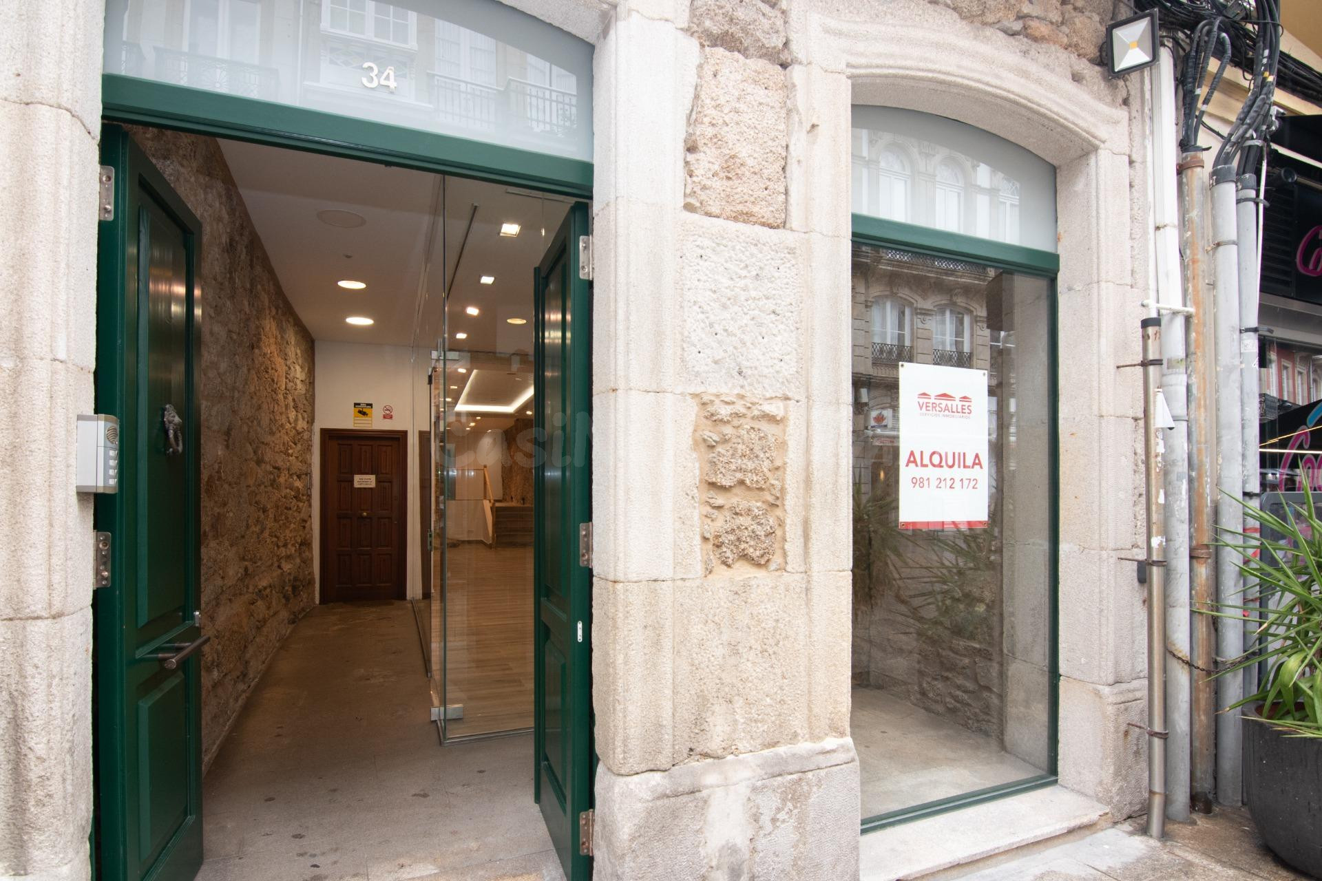 Bajo comercial en Riego Agua, en el centro de A Coruña
