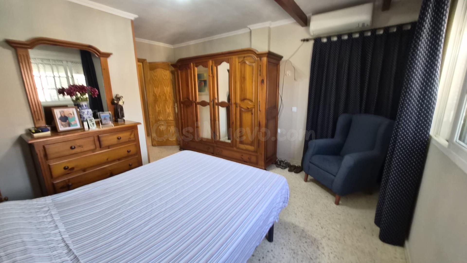 Vivienda unifamiliar con terrazas, patios y garaje en Algeciras - foto 4