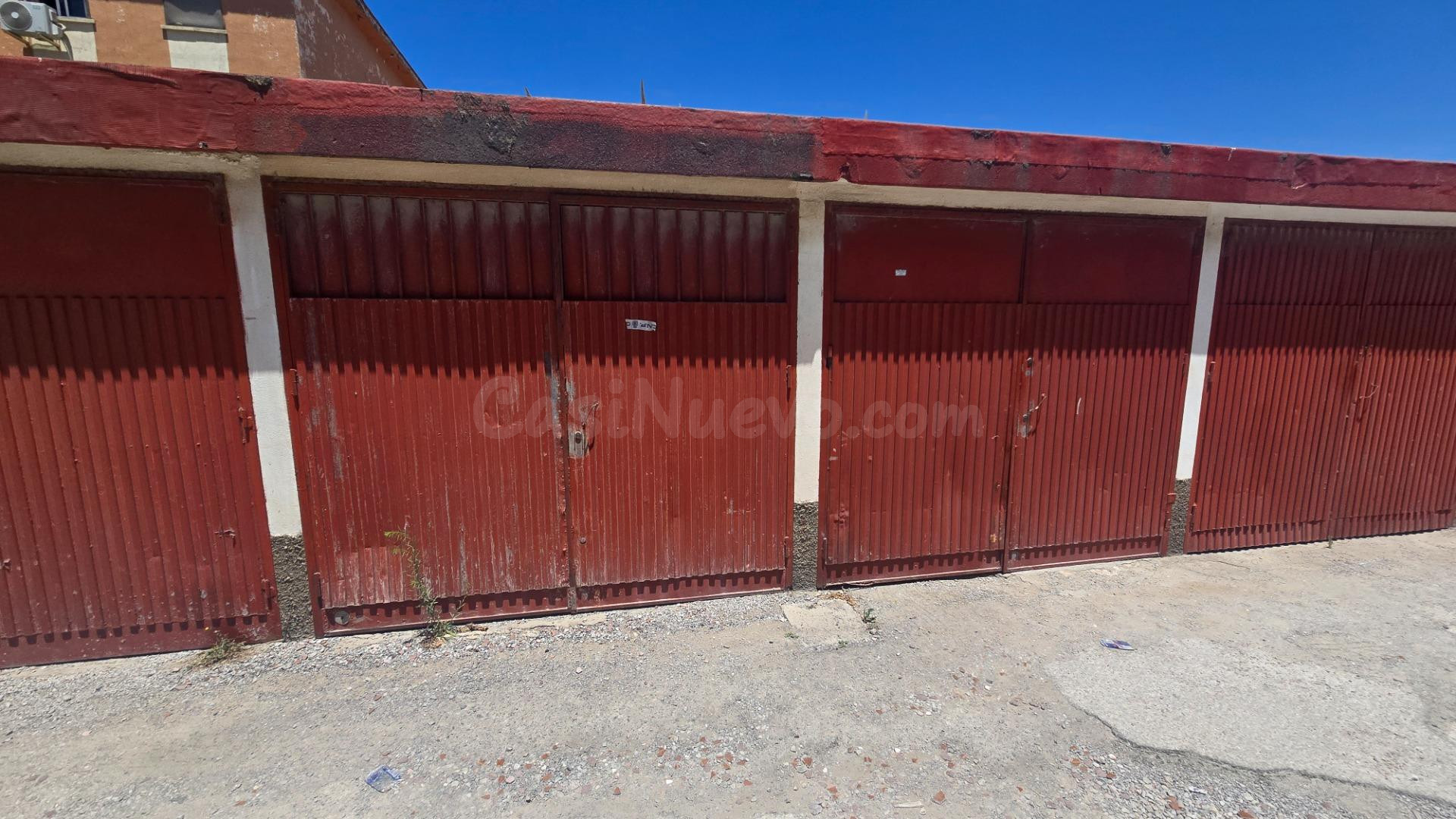 Garaje cerrado e independiente en Calle Gabriel Miró – La Línea - foto 4
