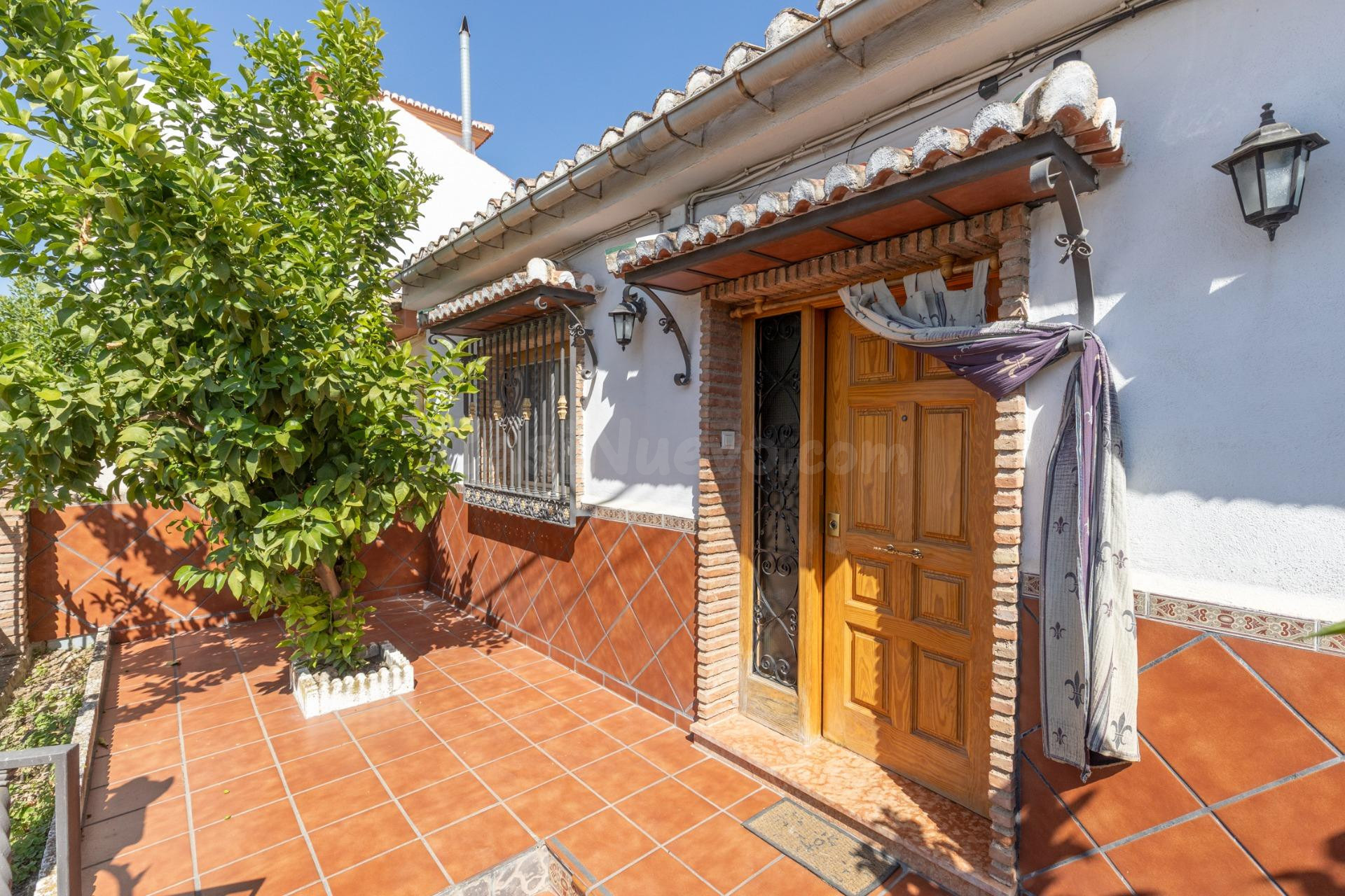 EXCELENTE OPORTUNIDAD EN LA ZUBIA CON PATIO Y JARDÍN