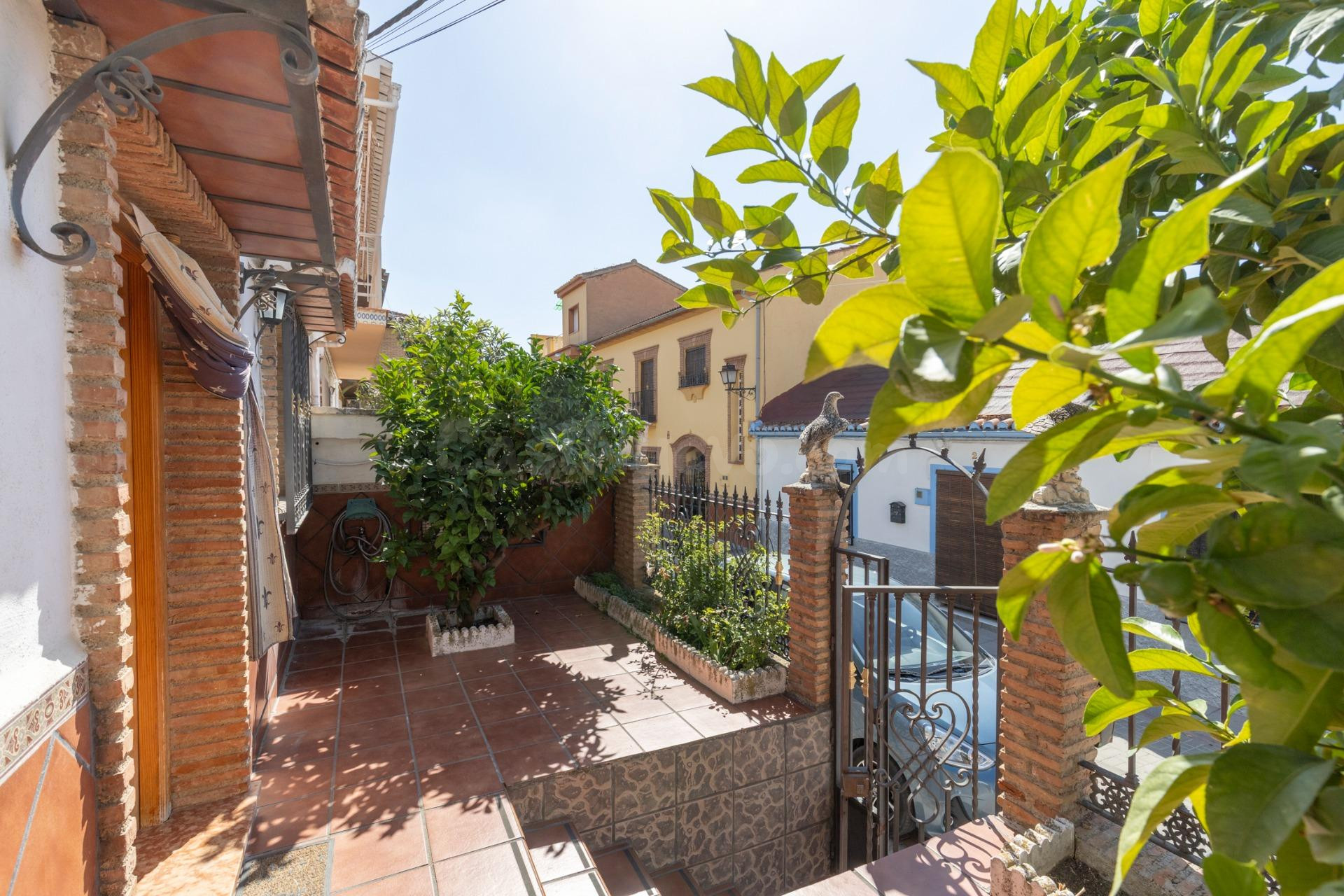 EXCELENTE OPORTUNIDAD EN LA ZUBIA CON PATIO Y JARDÍN - foto 3