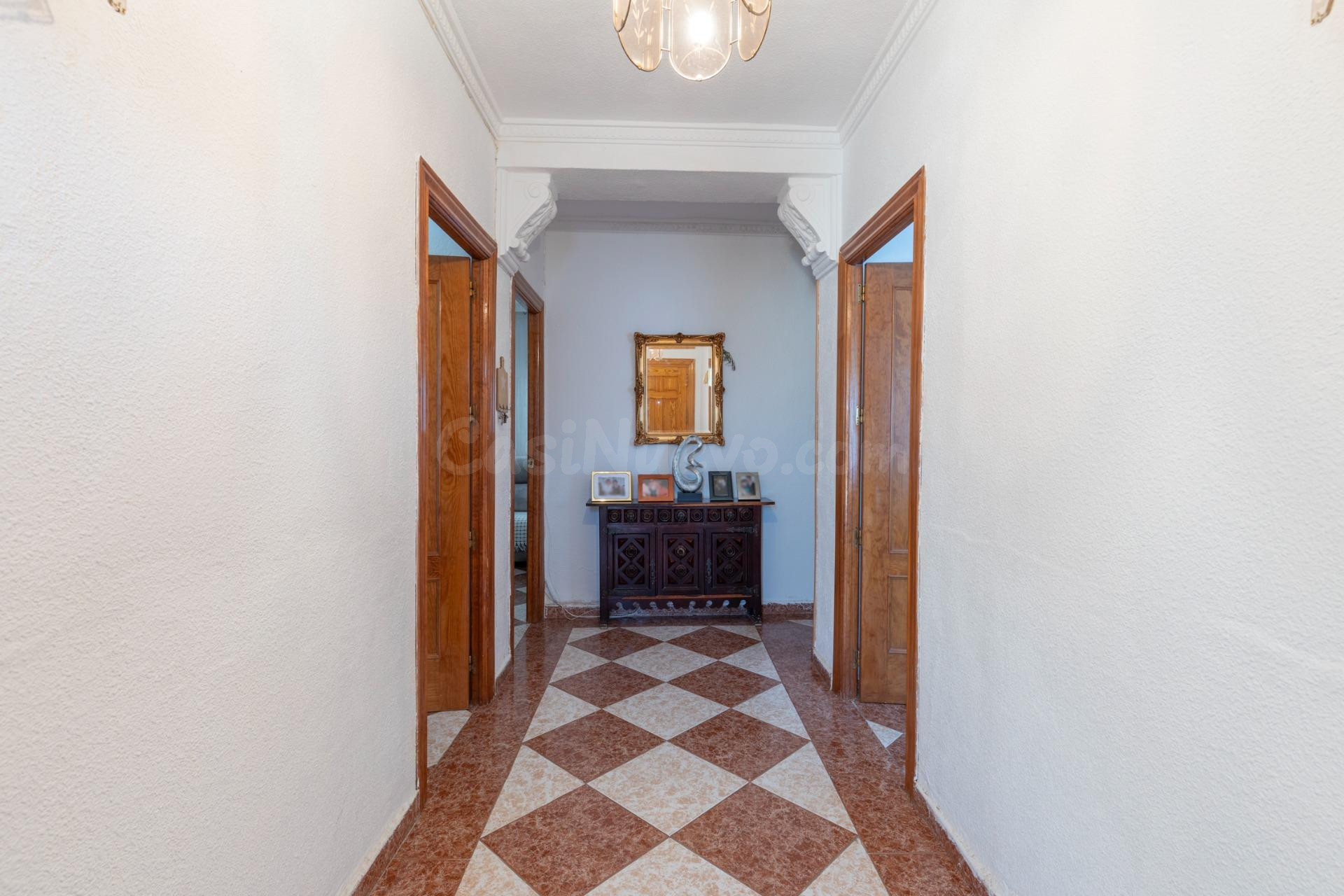 EXCELENTE OPORTUNIDAD EN LA ZUBIA CON PATIO Y JARDÍN - foto 4