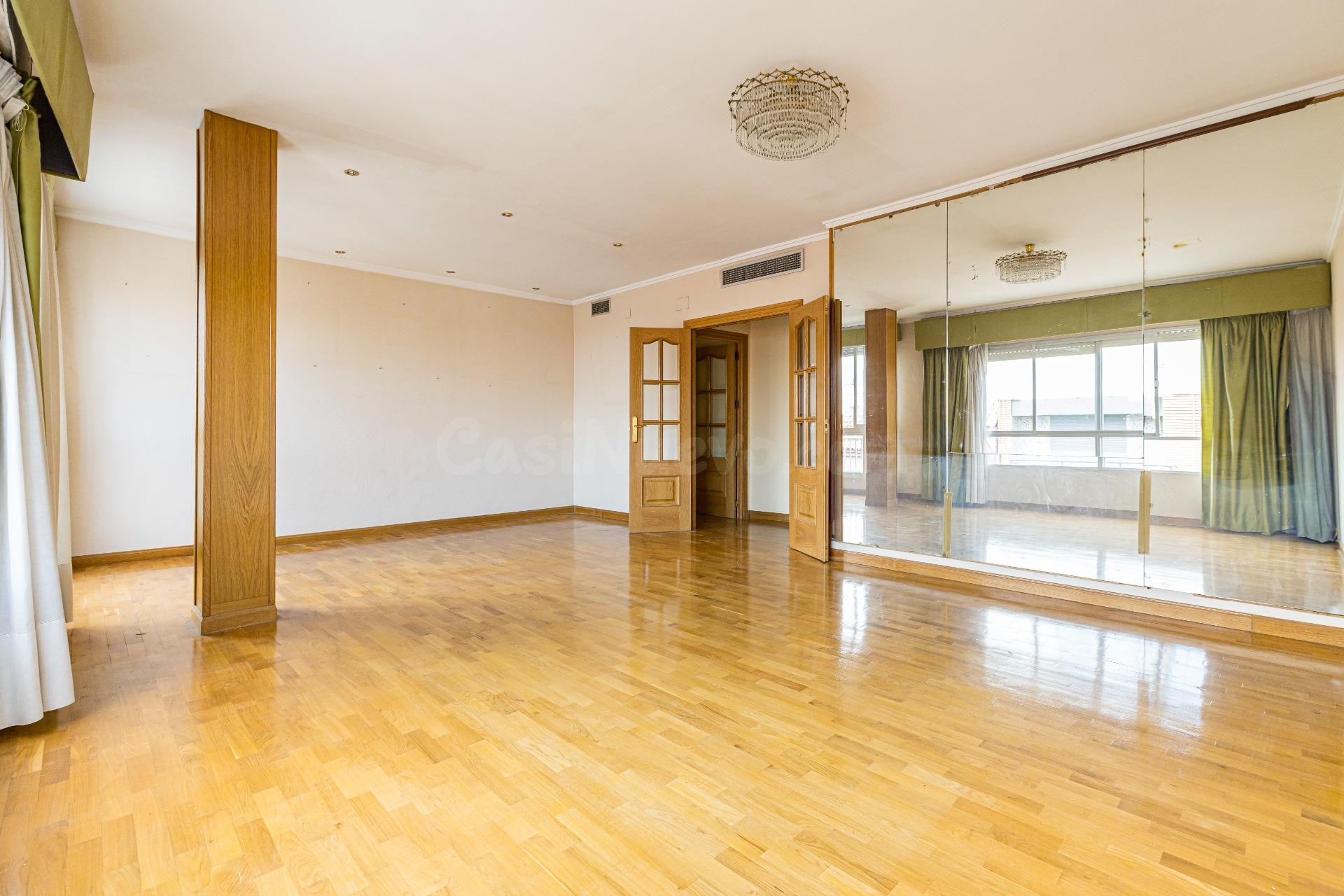 Estupenda vivienda muy luminosa en plaza Cruz Roja - foto 2