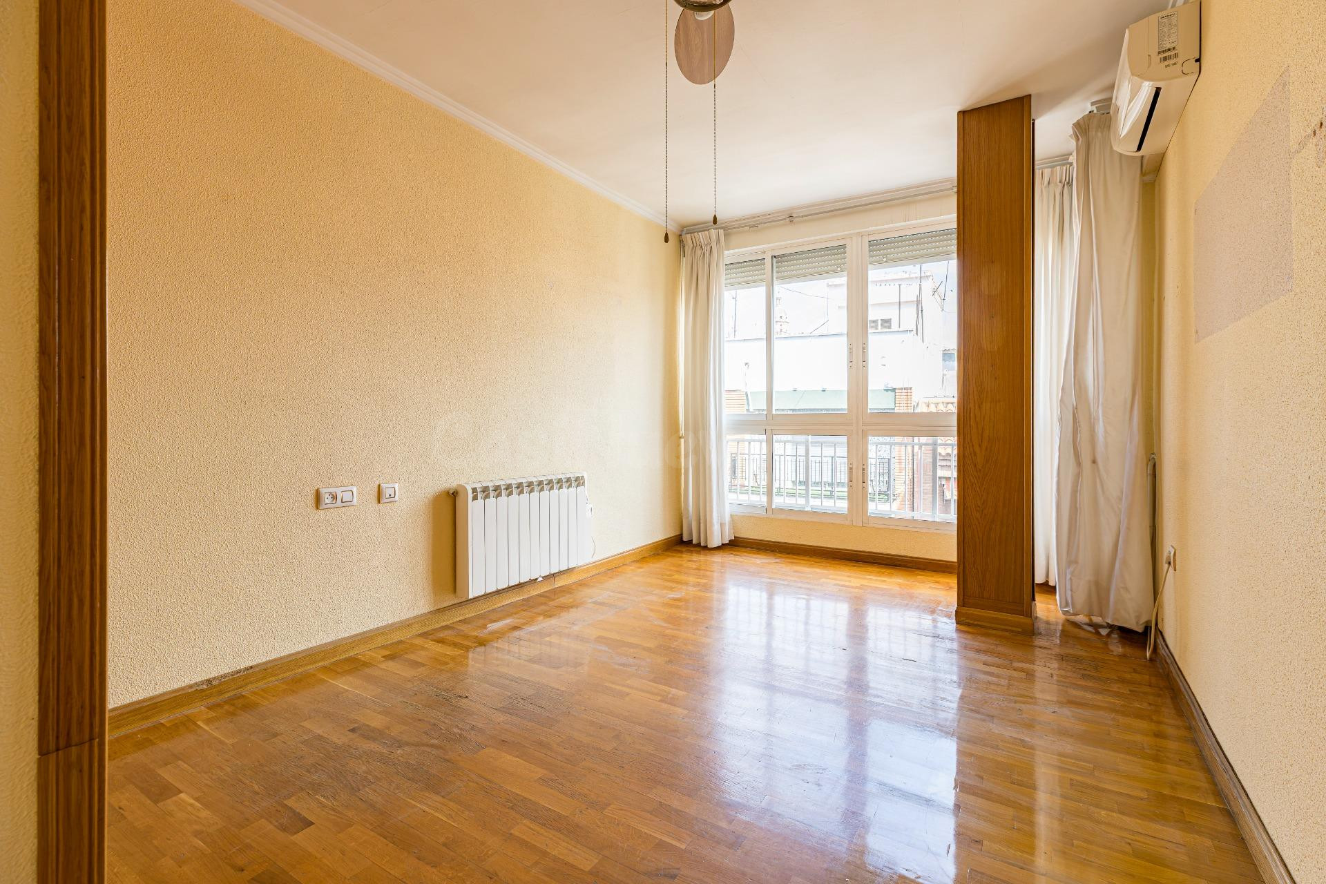 Estupenda vivienda muy luminosa en plaza Cruz Roja - foto 5